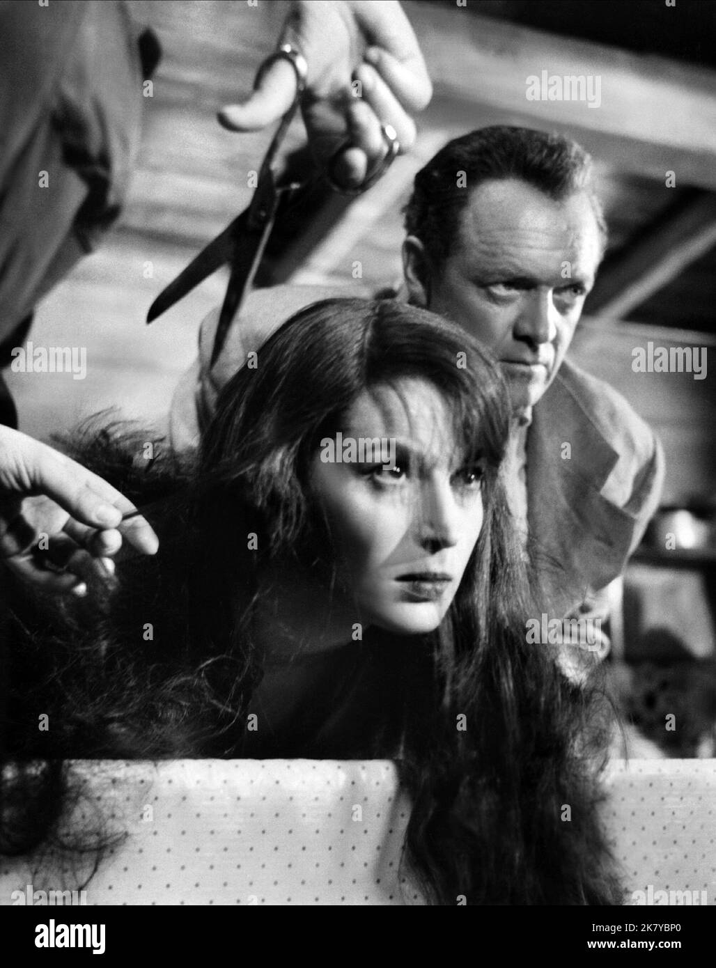 Silvana Mangano & Van Heflin Film: 5 Branded Women; Five Branded Women (USA/IT 1960) Characters: Jovanka, Velko  Director: Martin Ritt 15 March 1960   **WARNING** This Photograph is for editorial use only and is the copyright of PARAMOUNT PICTURES and/or the Photographer assigned by the Film or Production Company and can only be reproduced by publications in conjunction with the promotion of the above Film. A Mandatory Credit To PARAMOUNT PICTURES is required. The Photographer should also be credited when known. No commercial use can be granted without written authority from the Film Company. Stock Photo