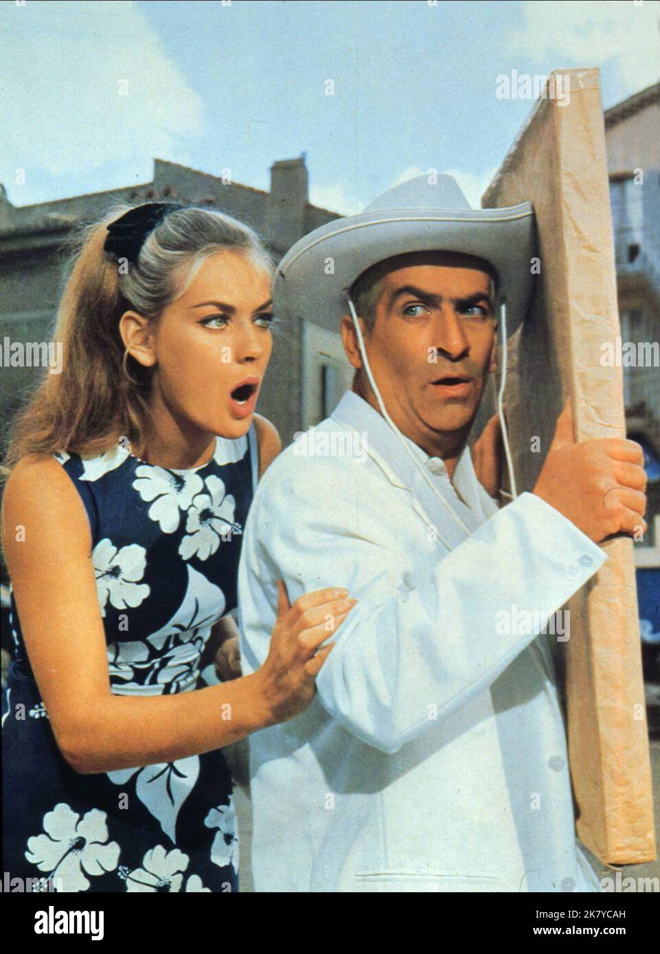 Genevieve Grad & Louis De Funes Film: The Troops In New York (Le gendarme à New York) Characters: Nicole Cruchot, Maréchal des logis-chef Ludovic Cruchot  Fr/It 1965, / Alternative Titel: 'So Ein Gendarm Hat'S Schwer', 'Louis Im Land Der Unbegrenzten Möglichkeiten', 'Der Gendarm Von New York' Director: Jean Girault 29 October 1965   **WARNING** This Photograph is for editorial use only and is the copyright of UNIVERSUM FILM and/or the Photographer assigned by the Film or Production Company and can only be reproduced by publications in conjunction with the promotion of the above Film. A Mandato Stock Photo