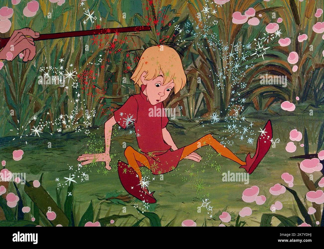 Arthur Film: Sword In The Stone (USA 1963)   / Titel Auch: 'Merlin Und Mim' Director: Wolfgang Reitherman 25 December 1963   **WARNING** This Photograph is for editorial use only and is the copyright of DISNEY and/or the Photographer assigned by the Film or Production Company and can only be reproduced by publications in conjunction with the promotion of the above Film. A Mandatory Credit To DISNEY is required. The Photographer should also be credited when known. No commercial use can be granted without written authority from the Film Company. Stock Photo
