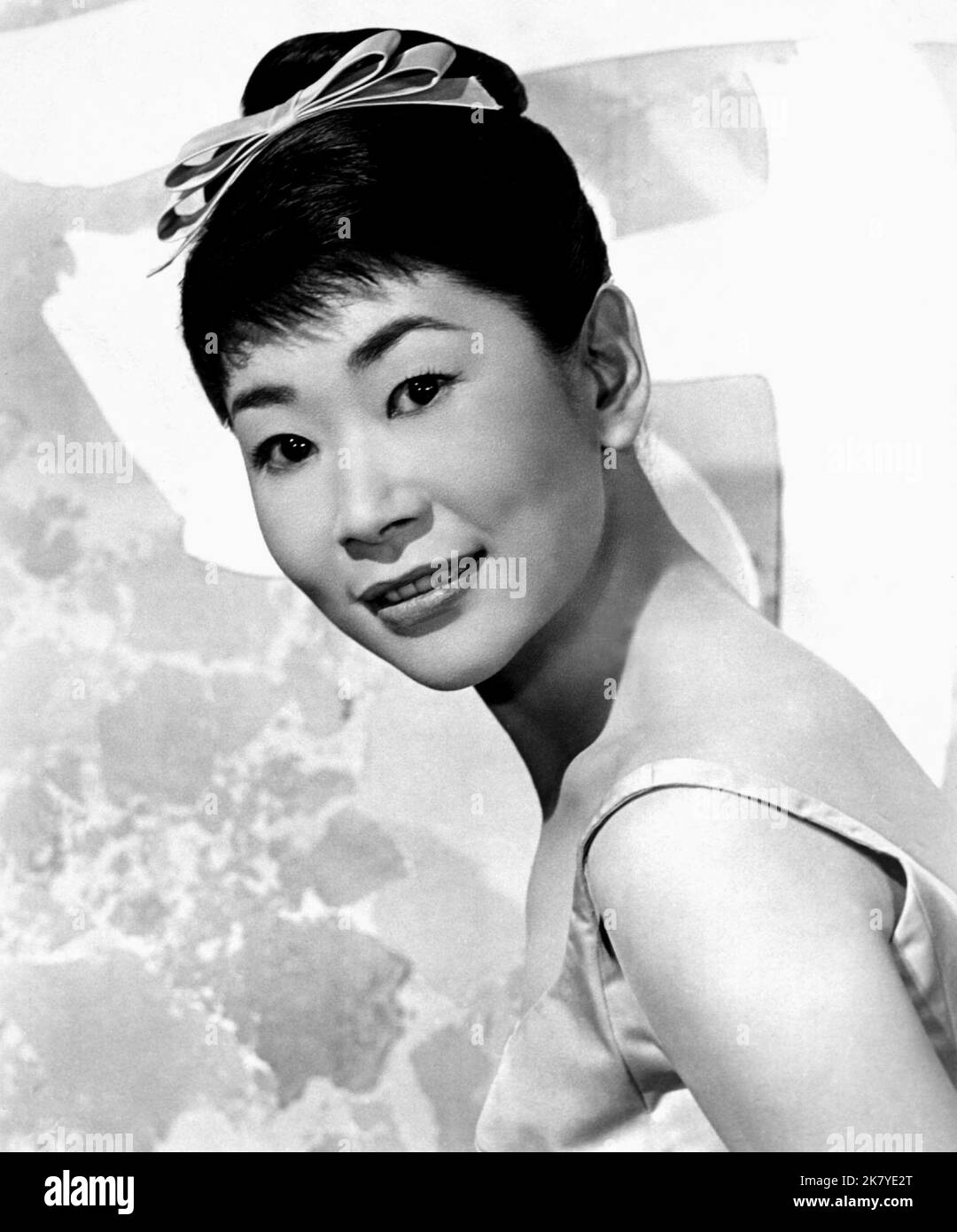 Miyoshi Umeki Film: Flower Drum Song (1962) Characters: Mei Li  Director: Henry Koster 09 November 1961   **WARNING** This Photograph is for editorial use only and is the copyright of SAMUEL GOLDWYN and/or the Photographer assigned by the Film or Production Company and can only be reproduced by publications in conjunction with the promotion of the above Film. A Mandatory Credit To SAMUEL GOLDWYN is required. The Photographer should also be credited when known. No commercial use can be granted without written authority from the Film Company. Stock Photo