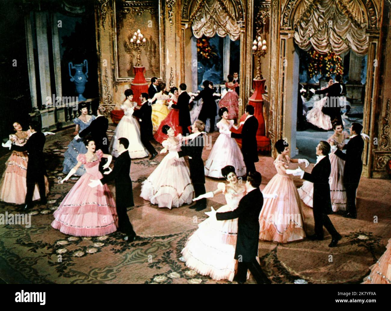 Dancing Scene Film: The Waltz King (TV-Film)   Usa 1963, / Aus Der Anthologie-Serie 'Walt Disney'S Wonderful World Of Color' (10. Staffel, Doppelfolge 'The Waltz King') Director: Steve Previn 21 January 1960   **WARNING** This Photograph is for editorial use only and is the copyright of WALT DISNEY and/or the Photographer assigned by the Film or Production Company and can only be reproduced by publications in conjunction with the promotion of the above Film. A Mandatory Credit To WALT DISNEY is required. The Photographer should also be credited when known. No commercial use can be granted with Stock Photo