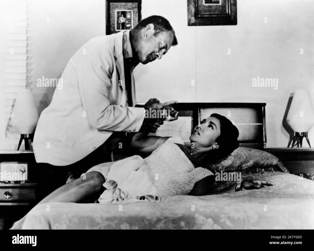 Brian Kelly & Miriam Colon Film: Thunder Island (1961) Characters: Vincent Dodge & Anita Chavez  Director: Jack Leewood 01 October 1963   **WARNING** This Photograph is for editorial use only and is the copyright of API and/or the Photographer assigned by the Film or Production Company and can only be reproduced by publications in conjunction with the promotion of the above Film. A Mandatory Credit To API is required. The Photographer should also be credited when known. No commercial use can be granted without written authority from the Film Company. Stock Photo