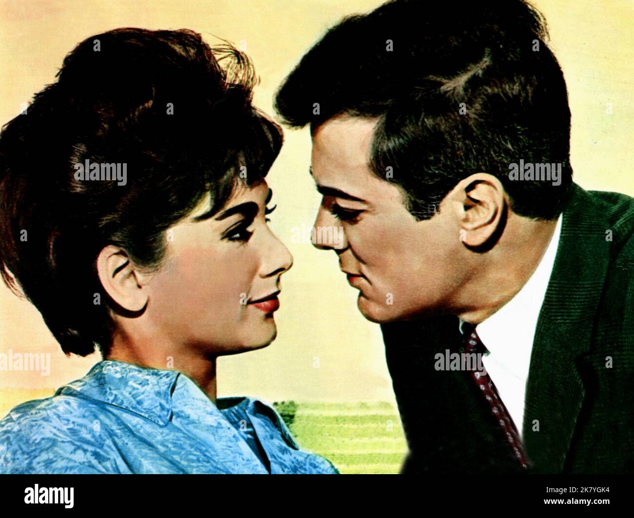 Suzanne Pleshette & Tony Curtis Film: 40 Pounds Of Trouble (1962) Characters: Chris Lockwood & Steve McCluskey  Director: Norman Jewison 31 December 1962   **WARNING** This Photograph is for editorial use only and is the copyright of CURTIS ENTERPRISES and/or the Photographer assigned by the Film or Production Company and can only be reproduced by publications in conjunction with the promotion of the above Film. A Mandatory Credit To CURTIS ENTERPRISES is required. The Photographer should also be credited when known. No commercial use can be granted without written authority from the Film Comp Stock Photo