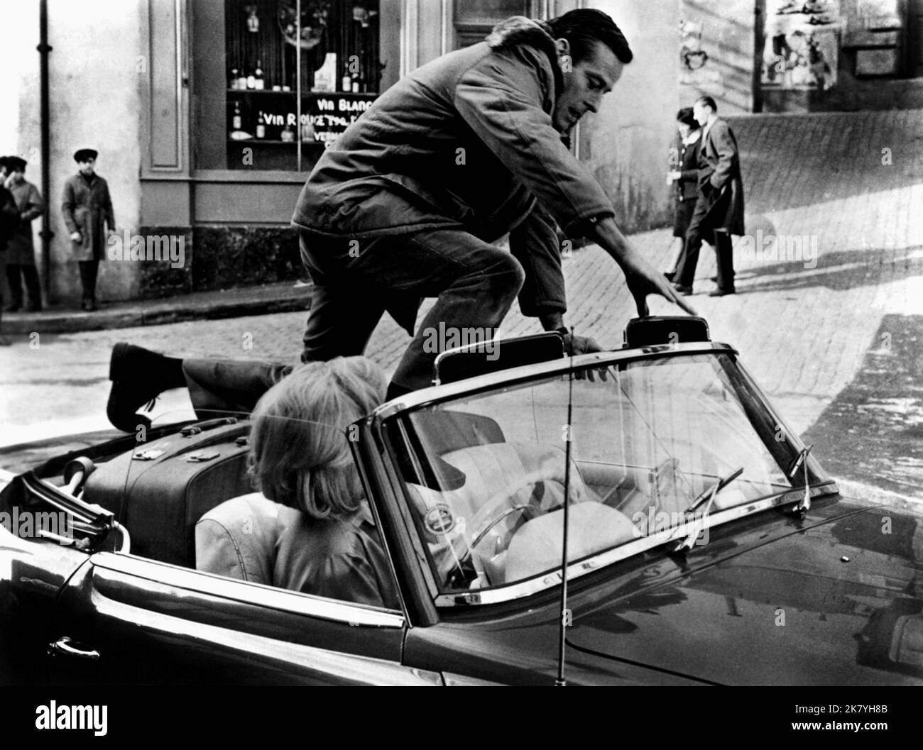 Robert ber Film Hysteria (1965) Characters Chris Smith Director