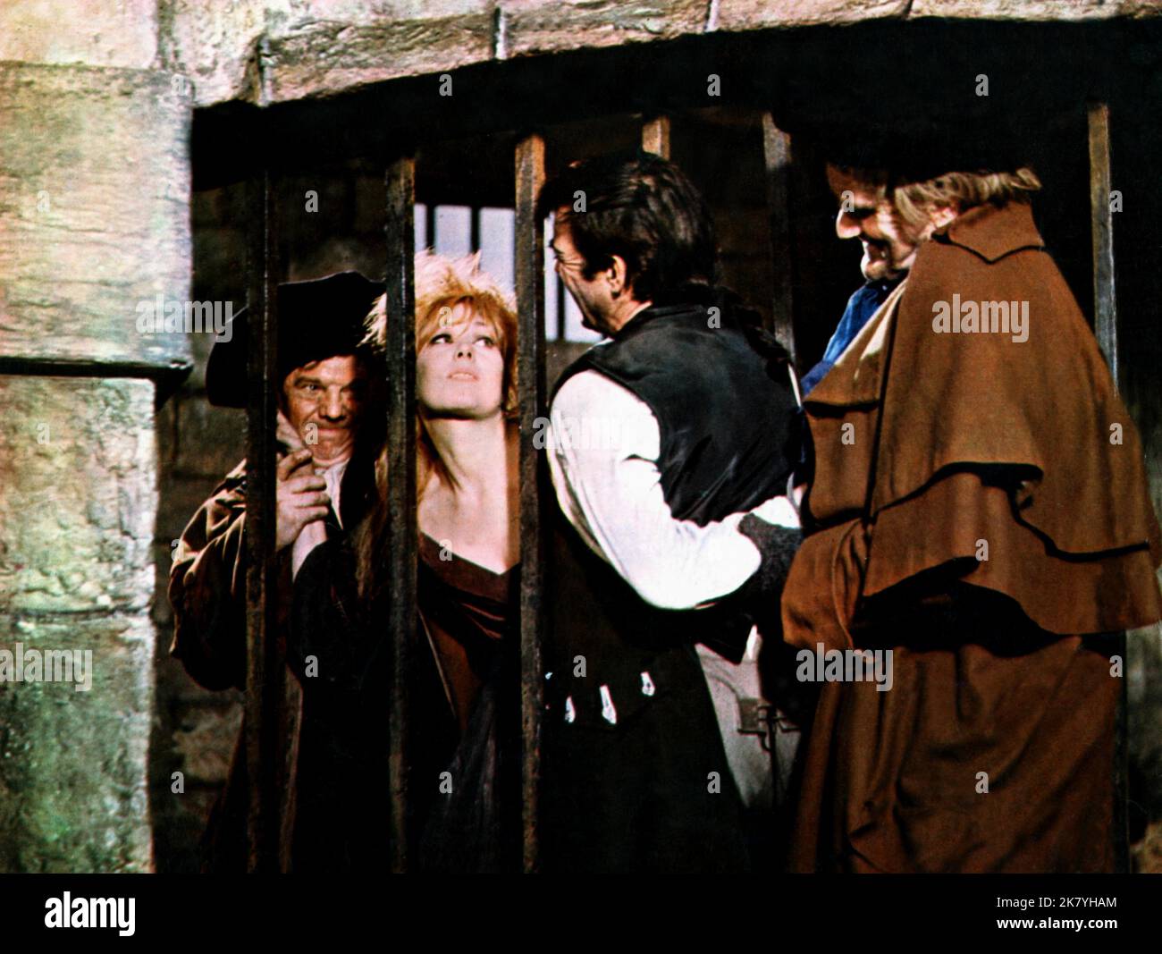 Kim Novak, Richard Jackson & Desmond Llewelyn Film: The Amorous Adventures Of Moll Flanders (UK 1965) Characters: Moll Flanders, & Jailer (uncredited)  / Literaturverfilmung (Based On The Book By Daniel Defoe) Director: Terence Young 26 May 1965   **WARNING** This Photograph is for editorial use only and is the copyright of WINCHESTER PRODUCTIONS and/or the Photographer assigned by the Film or Production Company and can only be reproduced by publications in conjunction with the promotion of the above Film. A Mandatory Credit To WINCHESTER PRODUCTIONS is required. The Photographer should also b Stock Photo