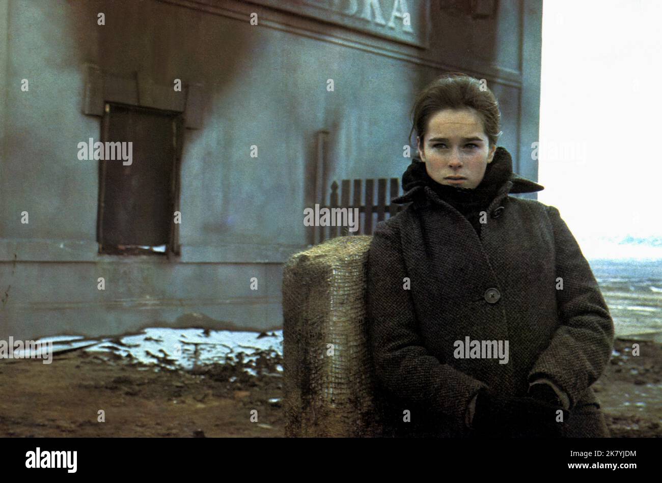 Geraldine Chaplin Film: Doctor Zhivago (USA/UK/IT 1965) Characters: Tonya  Director: David Lean 22 December 1965   **WARNING** This Photograph is for editorial use only and is the copyright of MGM and/or the Photographer assigned by the Film or Production Company and can only be reproduced by publications in conjunction with the promotion of the above Film. A Mandatory Credit To MGM is required. The Photographer should also be credited when known. No commercial use can be granted without written authority from the Film Company. Stock Photo