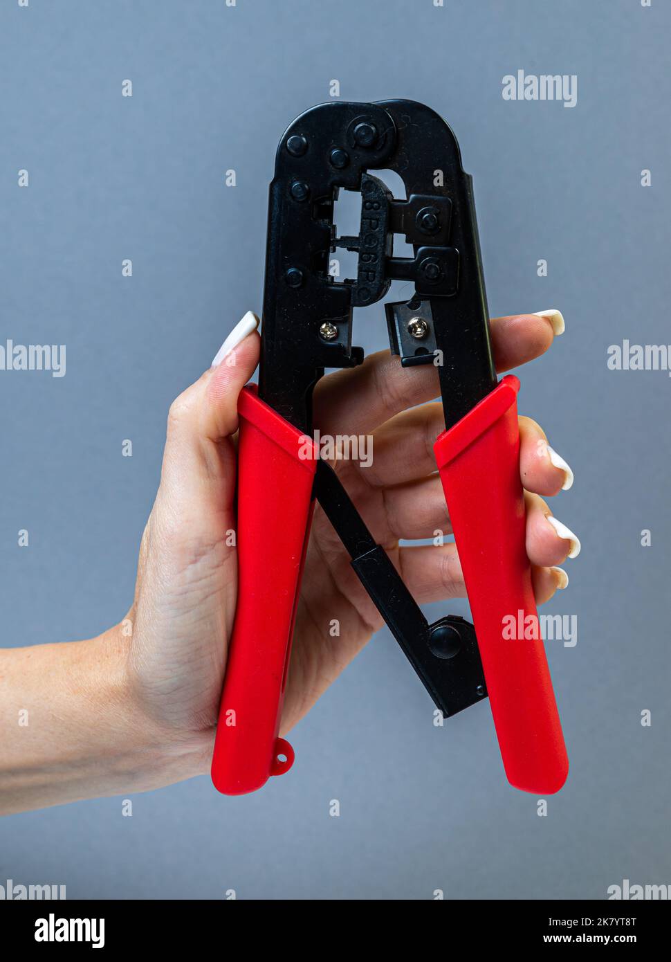 Hand crimp tool for crimping of the round terminals and small heap of