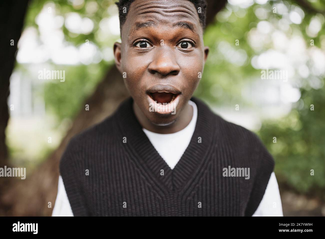 Face close up shocked african hi-res stock photography and images - Alamy