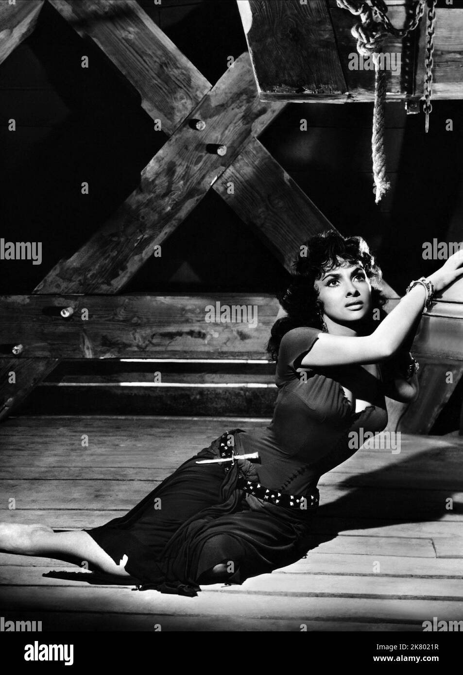 Gina Lollobrigida Film: Notre Dame De Paris; The Hunchback Of Notre Dame (1956) Characters: Esmeralda  Director: Jean Delannoy 19 December 1956   **WARNING** This Photograph is for editorial use only and is the copyright of ALLIED ARTISTS and/or the Photographer assigned by the Film or Production Company and can only be reproduced by publications in conjunction with the promotion of the above Film. A Mandatory Credit To ALLIED ARTISTS is required. The Photographer should also be credited when known. No commercial use can be granted without written authority from the Film Company. Stock Photo