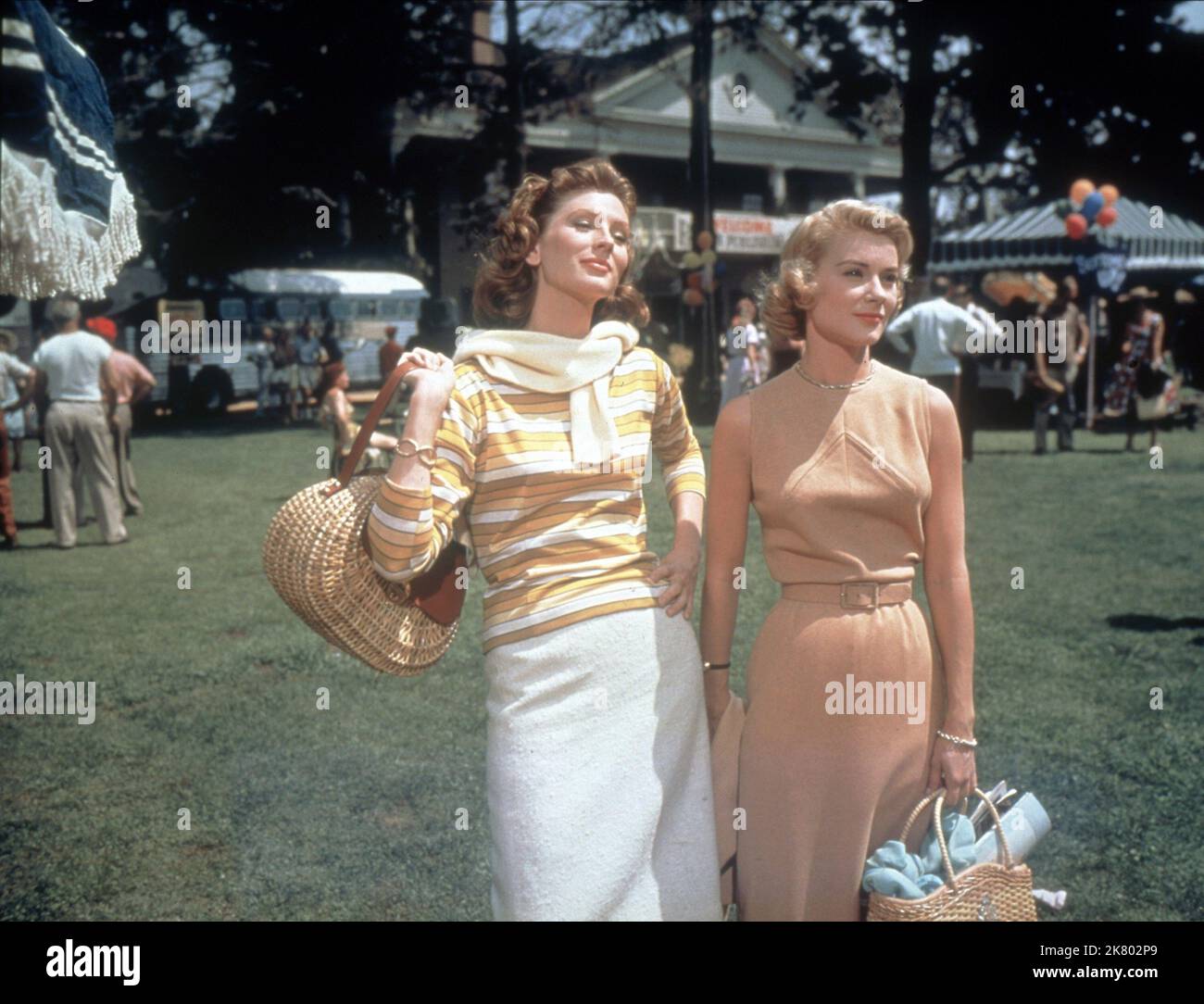 Suzy Parker & Hope Lange Film: The Best Of Everything (1959) Characters: Gregg Adams, Caroline Bender  09 October 1959   **WARNING** This Photograph is for editorial use only and is the copyright of 20 CENTURY FOX and/or the Photographer assigned by the Film or Production Company and can only be reproduced by publications in conjunction with the promotion of the above Film. A Mandatory Credit To 20 CENTURY FOX is required. The Photographer should also be credited when known. No commercial use can be granted without written authority from the Film Company. Stock Photo