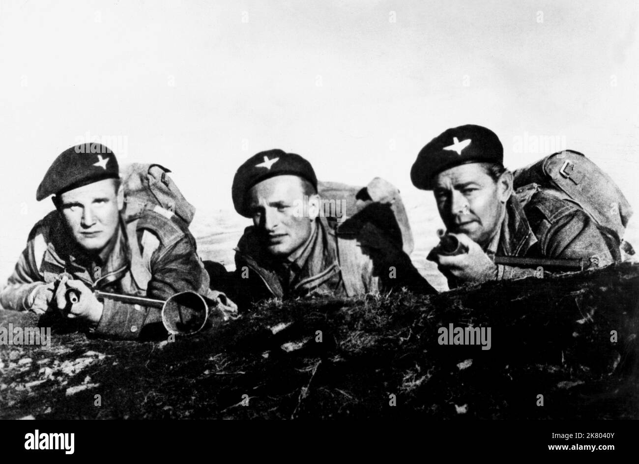 Donald Houston, Anton Diffring & Alan Ladd Film: The Red Beret (1958) Characters: Taffy,The Pole & Canada  Director: Terence Young 11 August 1953   **WARNING** This Photograph is for editorial use only and is the copyright of WARWICK FILM PRODUCTIONS LTD and/or the Photographer assigned by the Film or Production Company and can only be reproduced by publications in conjunction with the promotion of the above Film. A Mandatory Credit To WARWICK FILM PRODUCTIONS LTD is required. The Photographer should also be credited when known. No commercial use can be granted without written authority from t Stock Photo