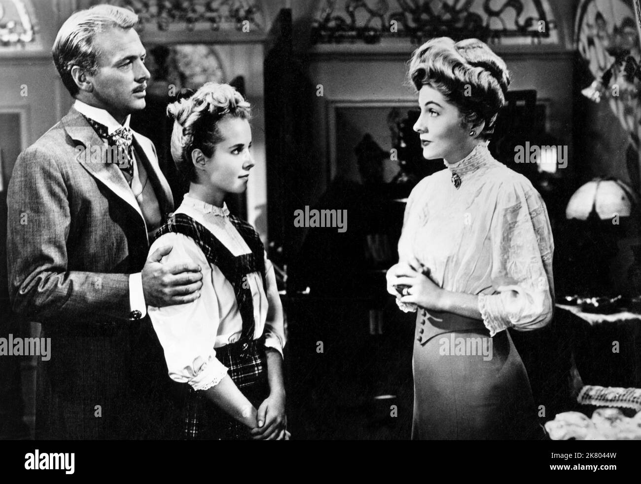 John Lund, Mona Freeman & Joan Fontaine Film: Rendezvous; Darling, How Could You! (1951) Characters: Dr. Robert Grey,Amy Grey & Mrs. Alice Grey  Director: Mitchell Leisen 08 August 1951   **WARNING** This Photograph is for editorial use only and is the copyright of PARAMOUNT and/or the Photographer assigned by the Film or Production Company and can only be reproduced by publications in conjunction with the promotion of the above Film. A Mandatory Credit To PARAMOUNT is required. The Photographer should also be credited when known. No commercial use can be granted without written authority from Stock Photo