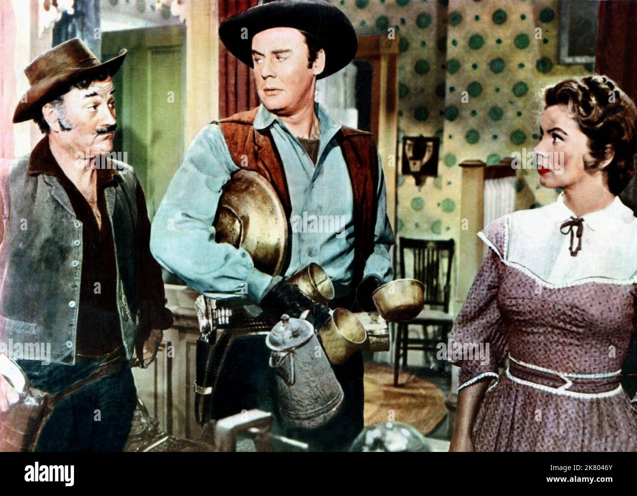 Milburn Stone, Van Johnson & Joanne Dru Film: Siege At Red River: Gatling Gun (1954) Characters: Sgt. Benjamin 'Benjy' Guderman,Capt. James S. Simmons / Jim Farraday & Nora Curtis  Director: Rudolph Mate 02 April 1954   **WARNING** This Photograph is for editorial use only and is the copyright of 20TH CENTURY FOX and/or the Photographer assigned by the Film or Production Company and can only be reproduced by publications in conjunction with the promotion of the above Film. A Mandatory Credit To 20TH CENTURY FOX is required. The Photographer should also be credited when known. No commercial use Stock Photo