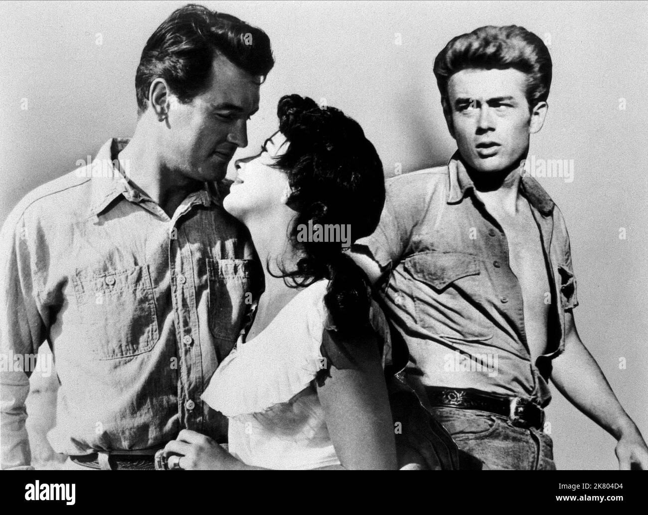 Rock Hudson, Elizabeth Taylor & James Dean Film: Giant (USA 1956) Characters: Jordan 'Bick' Benedict Jr.,Leslie Benedict & Jett Rink  / Literaturverfilmung (Based On The Book By Edna Ferber) Director: George Stevens 10 October 1956   **WARNING** This Photograph is for editorial use only and is the copyright of WARNER BROS. and/or the Photographer assigned by the Film or Production Company and can only be reproduced by publications in conjunction with the promotion of the above Film. A Mandatory Credit To WARNER BROS. is required. The Photographer should also be credited when known. No commerci Stock Photo