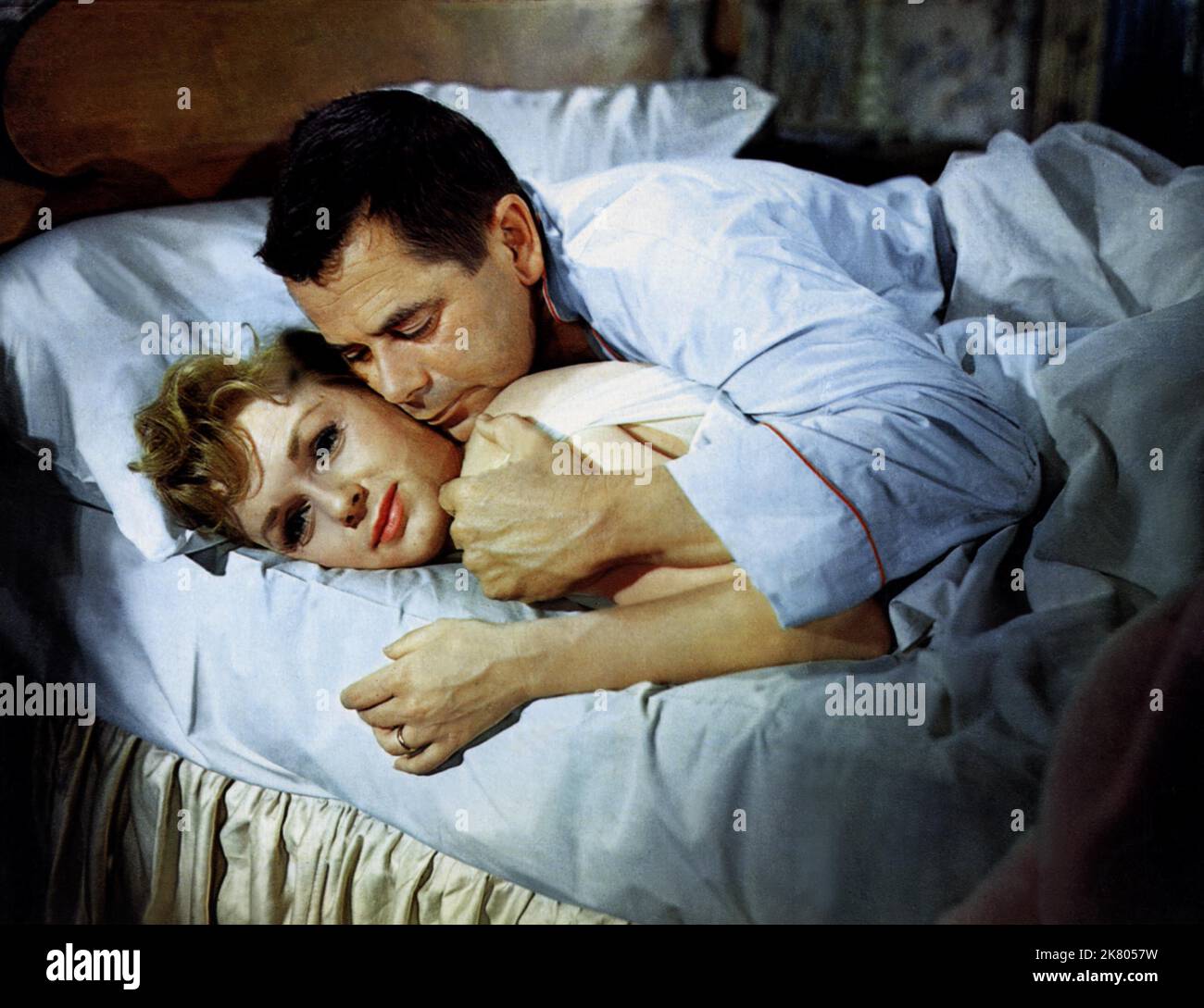 Debbie Reynolds & Glenn Ford Film: It Started With A Kiss (USA 1959) Characters: Maggie Putnam & Sgt. Joe Fitzpatrick  Director: George Marshall 19 August 1959   **WARNING** This Photograph is for editorial use only and is the copyright of MGM and/or the Photographer assigned by the Film or Production Company and can only be reproduced by publications in conjunction with the promotion of the above Film. A Mandatory Credit To MGM is required. The Photographer should also be credited when known. No commercial use can be granted without written authority from the Film Company. Stock Photo