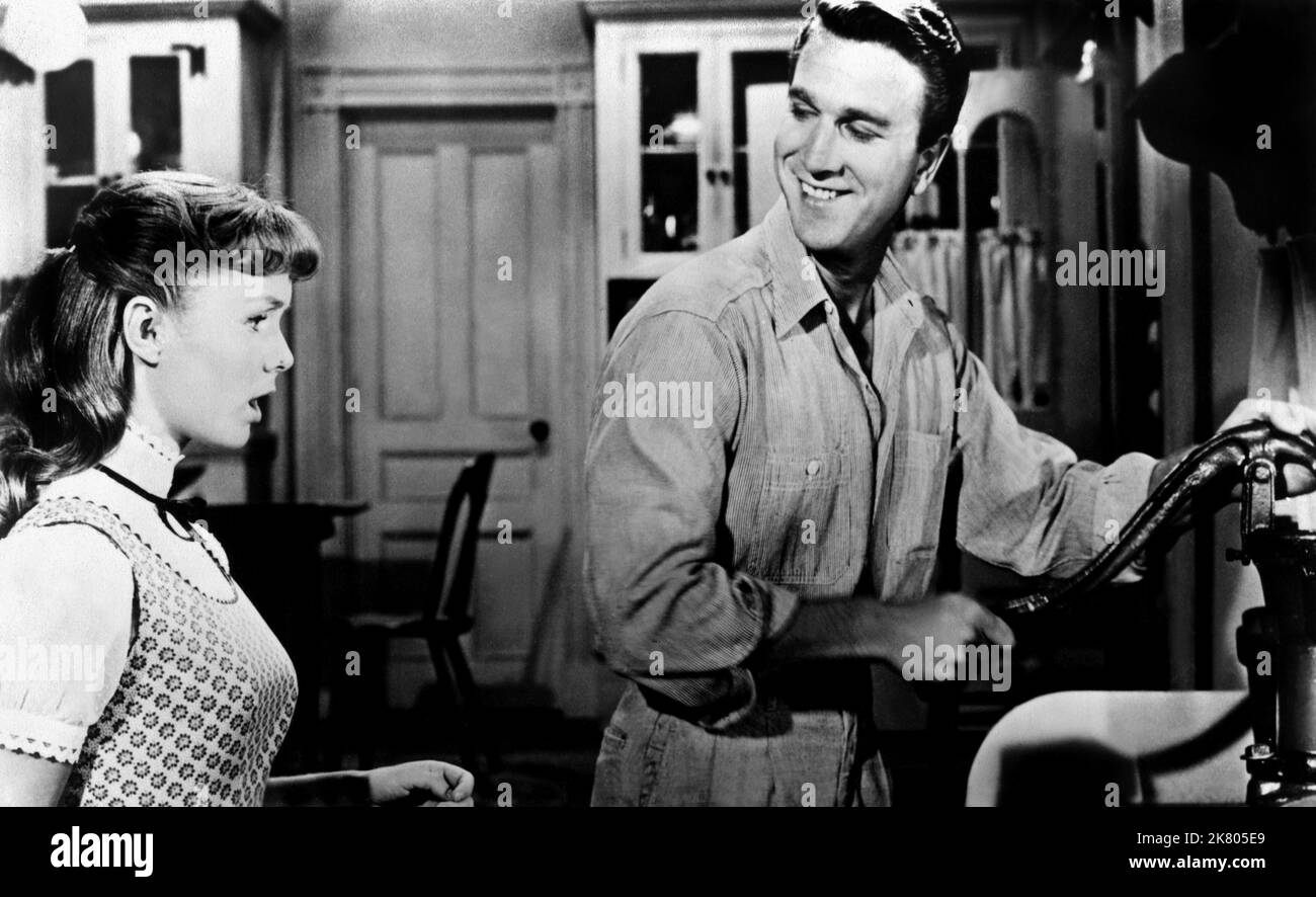 Debbie Reynolds & Leslie Nielsen Film: Tammy And The Bachelor (USA 1957) Characters: Tambey 'Tammy' Tyree & Peter Brent  Director: Joseph Pevney 07 April 1957   **WARNING** This Photograph is for editorial use only and is the copyright of UNIVERSAL INTERNATIONAL PICTURES and/or the Photographer assigned by the Film or Production Company and can only be reproduced by publications in conjunction with the promotion of the above Film. A Mandatory Credit To UNIVERSAL INTERNATIONAL PICTURES is required. The Photographer should also be credited when known. No commercial use can be granted without wri Stock Photo
