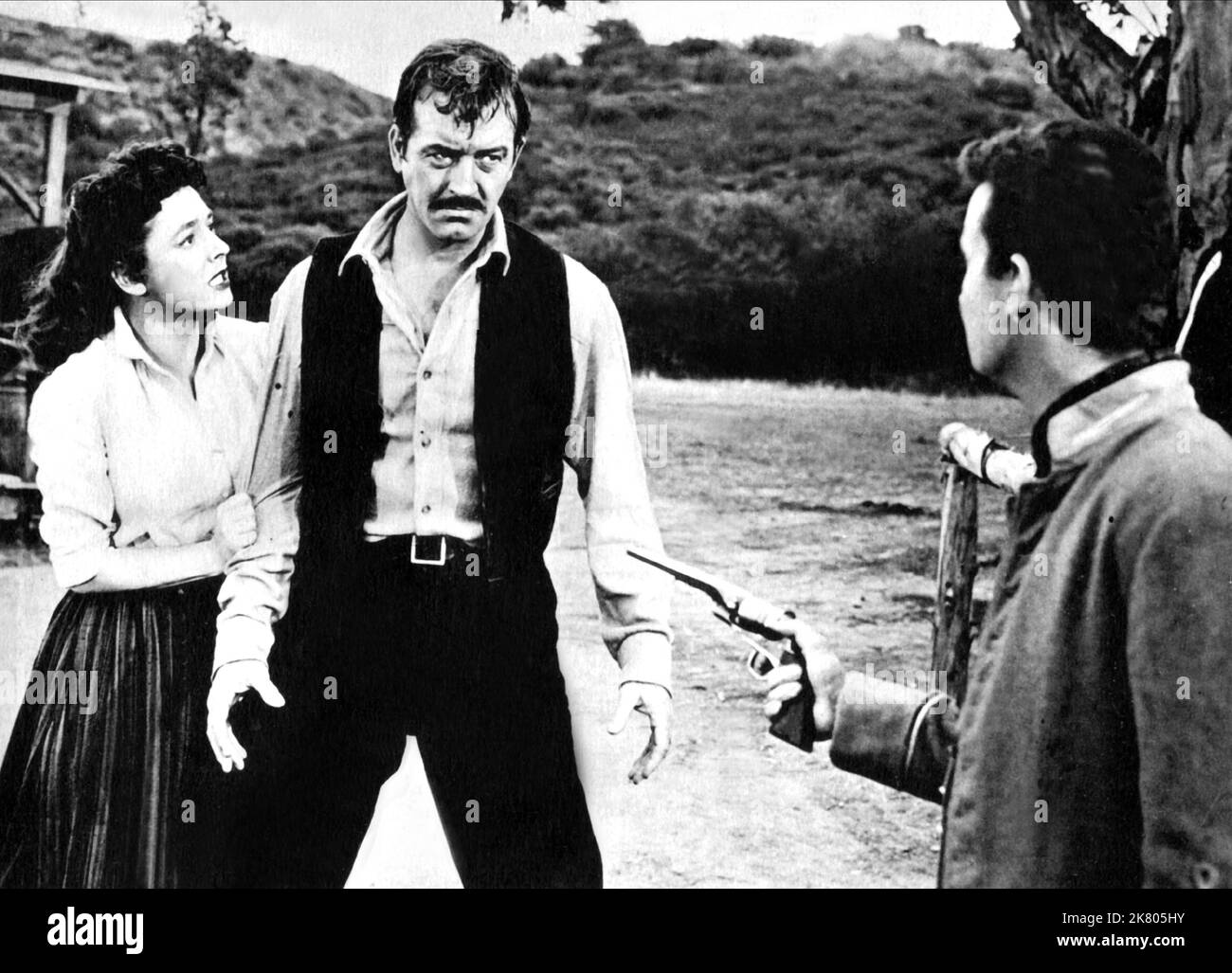Ruth Roman, John Payne & Ben Cooper Film: Rebel In Town (1956) Characters: Nora Willoughby,John Willoughby & Gray Mason  Director: Alfred L.Werker 30 July 1956   **WARNING** This Photograph is for editorial use only and is the copyright of UNITED ARTISTS and/or the Photographer assigned by the Film or Production Company and can only be reproduced by publications in conjunction with the promotion of the above Film. A Mandatory Credit To UNITED ARTISTS is required. The Photographer should also be credited when known. No commercial use can be granted without written authority from the Film Compan Stock Photo