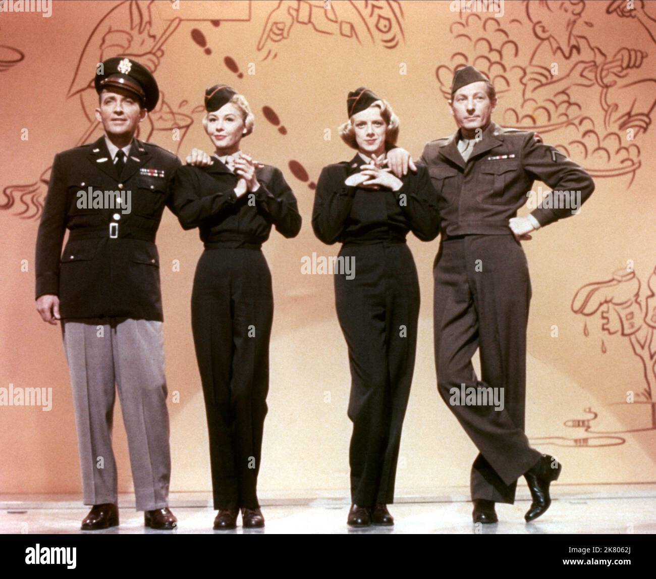 Bing Crosby, Vera-Ellen, Rosemary Clooney & Danny Kaye Film: White Christmas (USA 1954) Characters: Bob Wallace, Judy Haynes, Betty Haynes, Phil Davis  Director: Michael Curtiz 14 October 1954   **WARNING** This Photograph is for editorial use only and is the copyright of PARAMOUNT PICTURES and/or the Photographer assigned by the Film or Production Company and can only be reproduced by publications in conjunction with the promotion of the above Film. A Mandatory Credit To PARAMOUNT PICTURES is required. The Photographer should also be credited when known. No commercial use can be granted witho Stock Photo