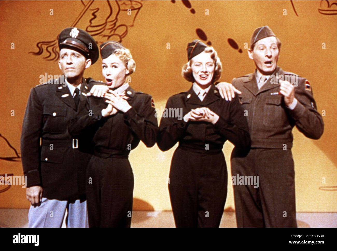 Bing Crosby, Vera-Ellen, Rosemary Clooney & Danny Kaye Film: White Christmas (USA 1954) Characters: Bob Wallace, Judy Haynes, Betty Haynes, Phil Davis  Director: Michael Curtiz 14 October 1954   **WARNING** This Photograph is for editorial use only and is the copyright of PARAMOUNT PICTURES and/or the Photographer assigned by the Film or Production Company and can only be reproduced by publications in conjunction with the promotion of the above Film. A Mandatory Credit To PARAMOUNT PICTURES is required. The Photographer should also be credited when known. No commercial use can be granted witho Stock Photo