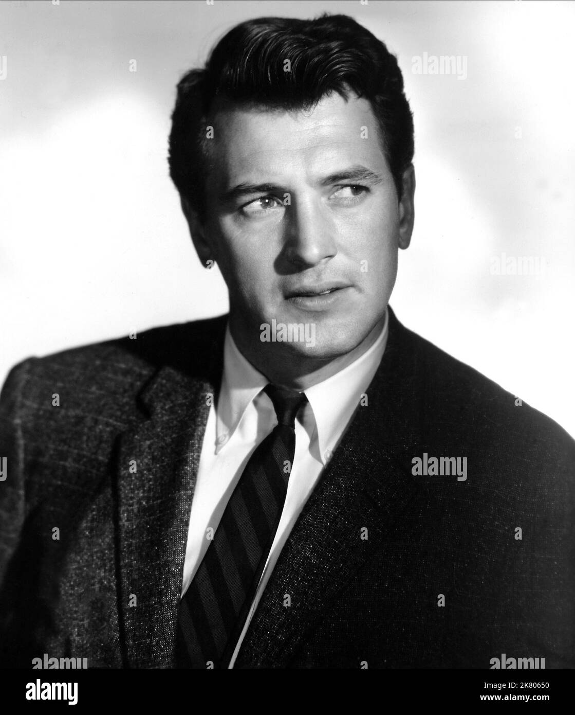 Rock Hudson Film: Pillow Talk (USA 1959) Characters: Brad Allen - 'Rex Stetson'  Director: Michael Gordon 06 October 1959   **WARNING** This Photograph is for editorial use only and is the copyright of UNIVERSAL and/or the Photographer assigned by the Film or Production Company and can only be reproduced by publications in conjunction with the promotion of the above Film. A Mandatory Credit To UNIVERSAL is required. The Photographer should also be credited when known. No commercial use can be granted without written authority from the Film Company. Stock Photo