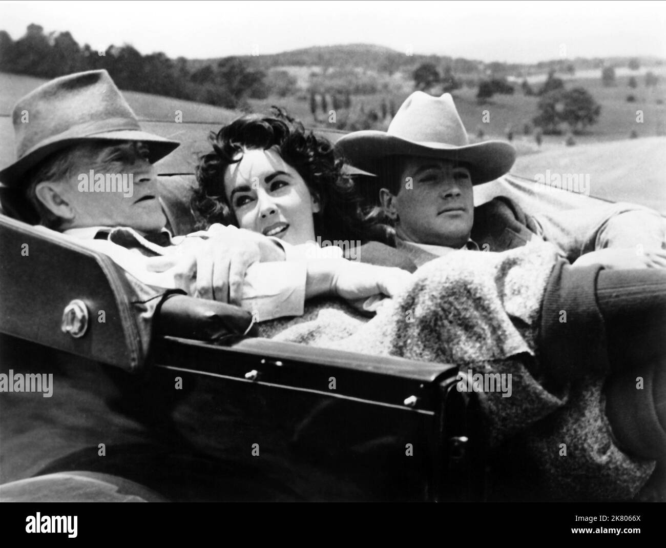 Paul Fix, Elizabeth Taylor & Rock Hudson Film: Giant (USA 1956) Characters: Dr. Horace Lynnton, Leslie Benedict, Jordan 'Bick' Benedict Jr.  / Literaturverfilmung (Based On The Book By Edna Ferber) Director: George Stevens 10 October 1956   **WARNING** This Photograph is for editorial use only and is the copyright of WARNER BROS. and/or the Photographer assigned by the Film or Production Company and can only be reproduced by publications in conjunction with the promotion of the above Film. A Mandatory Credit To WARNER BROS. is required. The Photographer should also be credited when known. No c Stock Photo