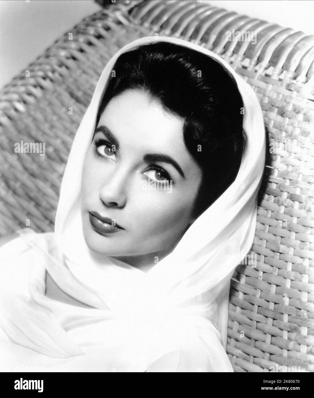 Giant 1956 elizabeth taylor hi-res stock photography and images - Alamy