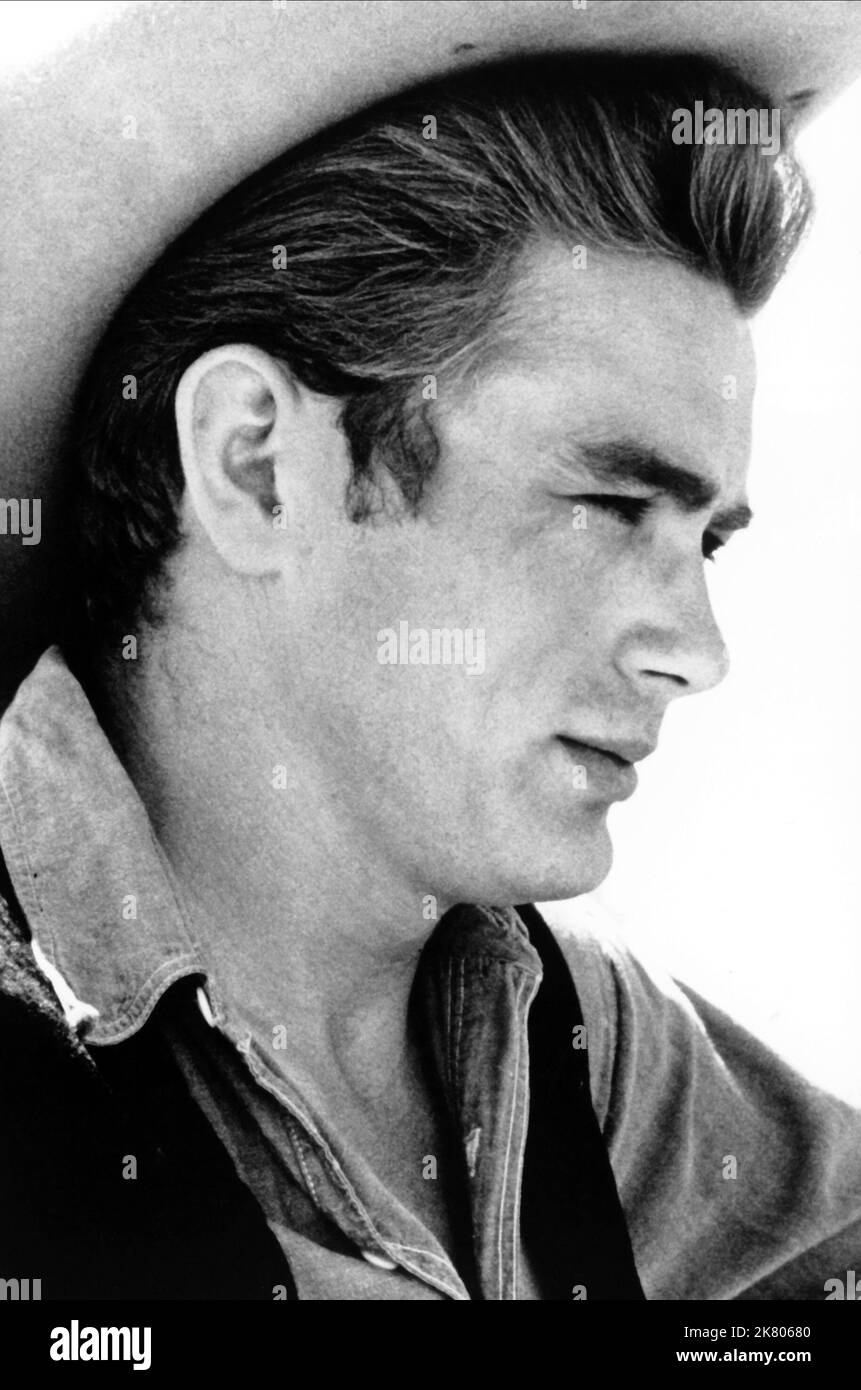 James Dean Film: Giant (USA 1956) Characters: Jett Rink  / Literaturverfilmung (Based On The Book By Edna Ferber) Director: George Stevens 10 October 1956   **WARNING** This Photograph is for editorial use only and is the copyright of WARNER BROS. and/or the Photographer assigned by the Film or Production Company and can only be reproduced by publications in conjunction with the promotion of the above Film. A Mandatory Credit To WARNER BROS. is required. The Photographer should also be credited when known. No commercial use can be granted without written authority from the Film Company. Stock Photo