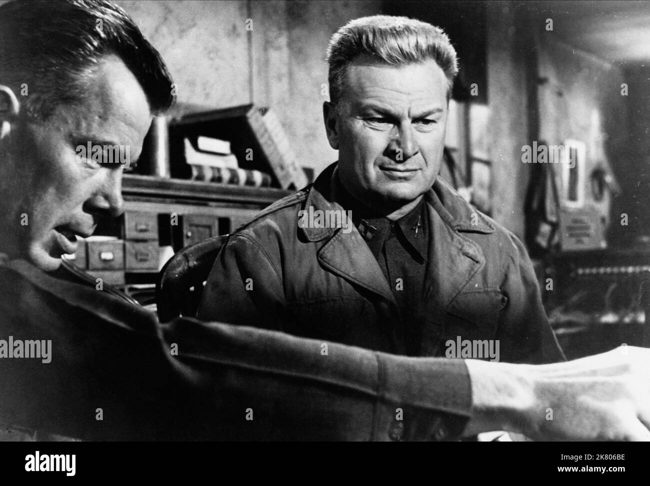 Lee Marvin & Eddie Albert Film: Attack; Attack! (USA 1956) Characters: Lt. Col. Clyde Bartlett, CO, White Battalion, Capt. Erskine Cooney, CO, Fox Co.  Director: Robert Aldrich 19 September 1956   **WARNING** This Photograph is for editorial use only and is the copyright of UNITED ARTISTS and/or the Photographer assigned by the Film or Production Company and can only be reproduced by publications in conjunction with the promotion of the above Film. A Mandatory Credit To UNITED ARTISTS is required. The Photographer should also be credited when known. No commercial use can be granted without wri Stock Photo