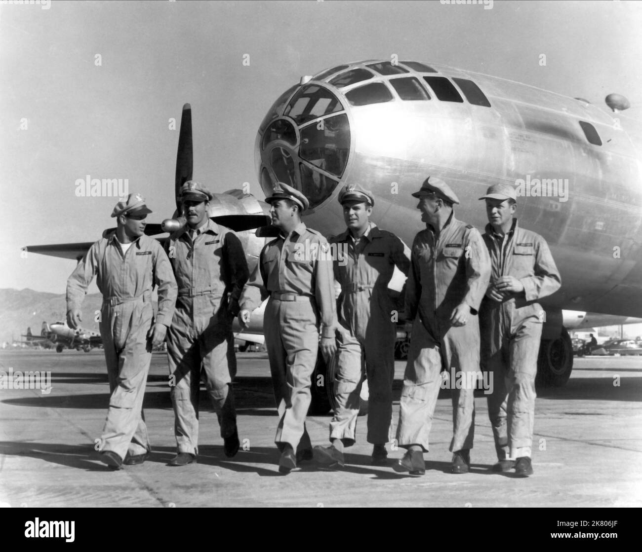 Stephen Dunne, Robert Taylor, Larry Keating, Larry Gates & James Whitmore Film: Above And Beyond (USA 1952) Characters: Maj. Harry Bratton, Co-pilot B-29 tests, Lt. Col. Paul W. Tibbets 509th Composite Group CO (pilot of Enola Gay), Maj. Gen. Vernon C. Brent, Capt. William 'Deak' Parsons, USN, Maj. William 'Bill' Uanna - Security Officer, Operation Silverplate  Director: Melvin Frank & Norman Panama 31 December 1952   **WARNING** This Photograph is for editorial use only and is the copyright of MGM and/or the Photographer assigned by the Film or Production Company and can only be reproduced by Stock Photo
