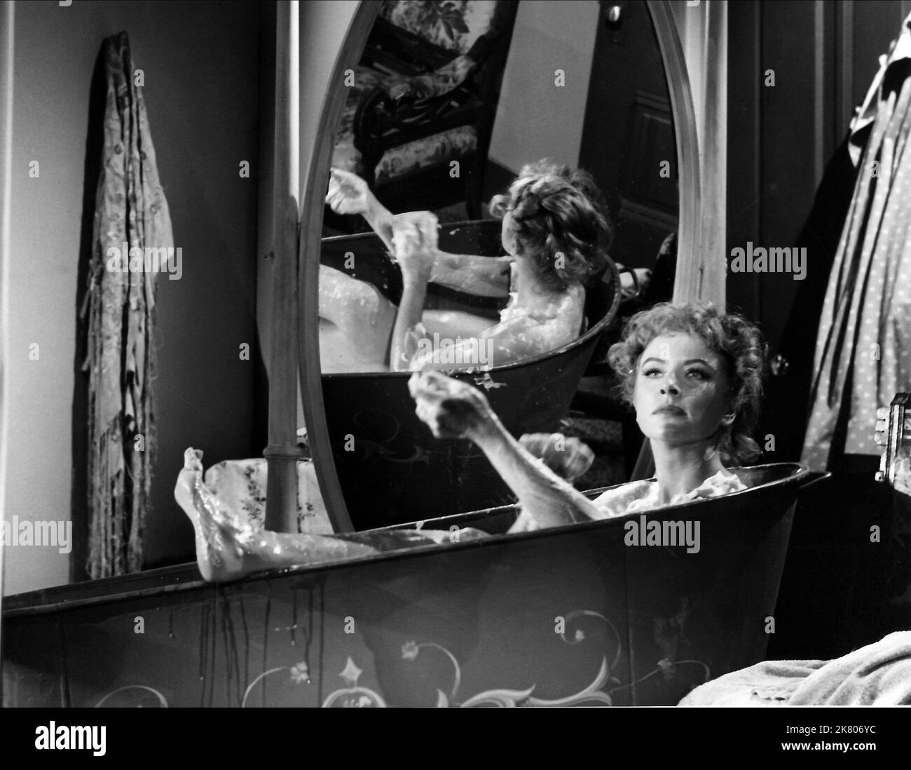 Gunsmoke 1955 amanda blake hi-res stock photography and images - Alamy