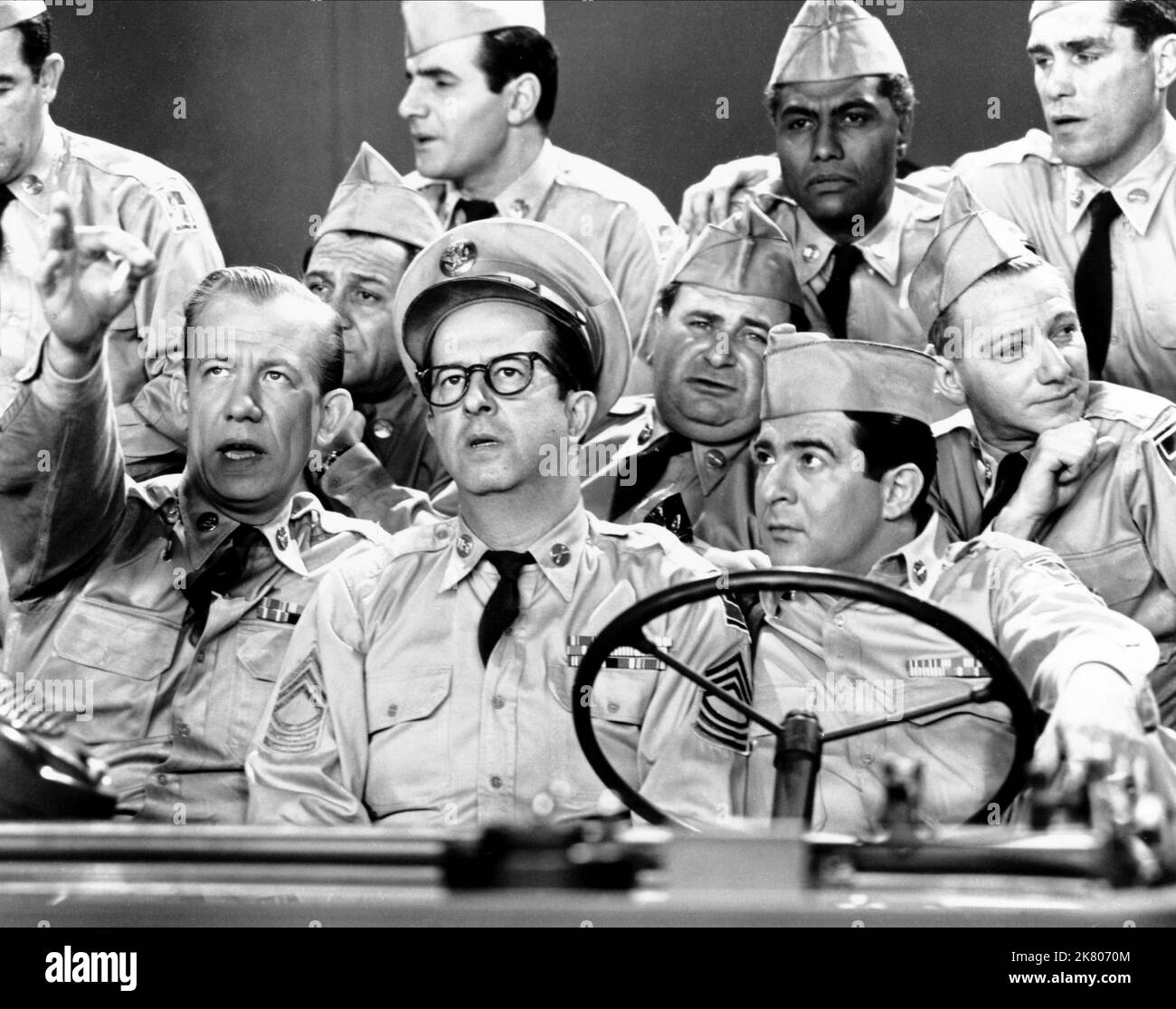 Allan Melvin, Phil Silvers, Maurice Gosfield & Harvey Lembeck Television: The Phil Silvers Show; Sergeant Bilko (TV-Serie) Characters: Cpl. Steve Henshaw, MSgt. Ernest G. Bilko, Pvt. Duane Doberman, Cpl. Rocco Barbella  Usa 1955-1959, 20 September 1955   **WARNING** This Photograph is for editorial use only and is the copyright of CBS and/or the Photographer assigned by the Film or Production Company and can only be reproduced by publications in conjunction with the promotion of the above Film. A Mandatory Credit To CBS is required. The Photographer should also be credited when known. No comme Stock Photo