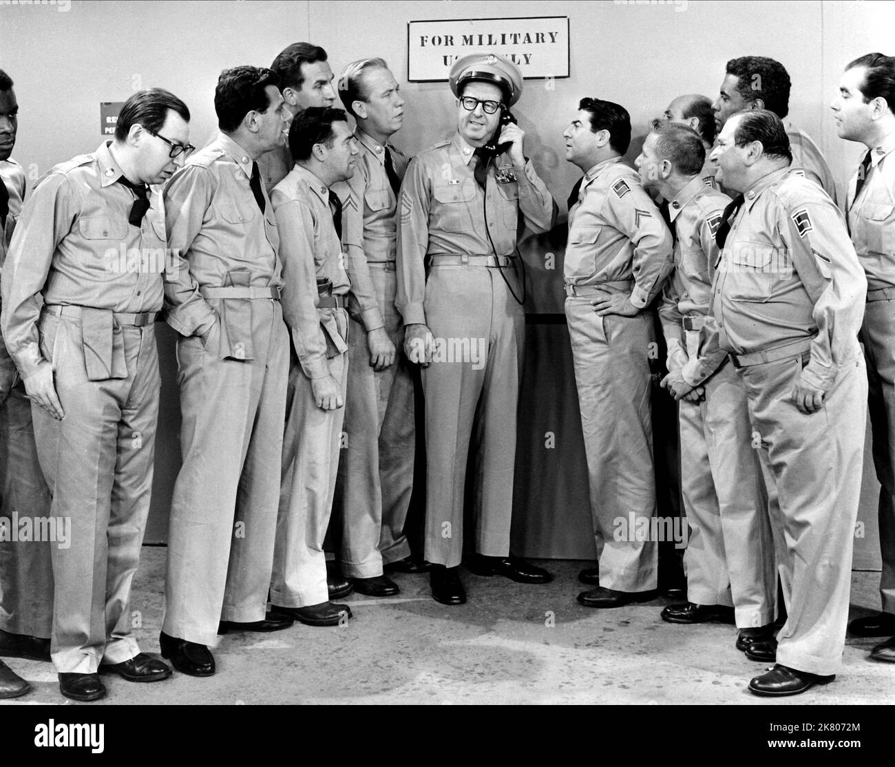Allan Melvin, Phil Silvers, Harvey Lembeck & Maurice Gosfield Television: The Phil Silvers Show; Sergeant Bilko (TV-Serie) Characters: Cpl. Steve Henshaw, MSgt. Ernest G. Bilko, Cpl. Rocco Barbella, Pvt. Duane Doberman  Usa 1955-1959, 20 September 1955   **WARNING** This Photograph is for editorial use only and is the copyright of CBS and/or the Photographer assigned by the Film or Production Company and can only be reproduced by publications in conjunction with the promotion of the above Film. A Mandatory Credit To CBS is required. The Photographer should also be credited when known. No comme Stock Photo