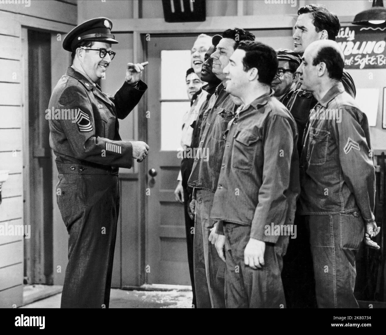 Phil Silvers, Allan Melvin & Herbie Faye Television: The Phil Silvers Show; Sergeant Bilko (TV-Serie) Characters: MSgt. Ernest G. Bilko, Cpl. Steve Henshaw, Cpl. Sam Fender  Usa 1955-1959, 20 September 1955   **WARNING** This Photograph is for editorial use only and is the copyright of CBS and/or the Photographer assigned by the Film or Production Company and can only be reproduced by publications in conjunction with the promotion of the above Film. A Mandatory Credit To CBS is required. The Photographer should also be credited when known. No commercial use can be granted without written autho Stock Photo