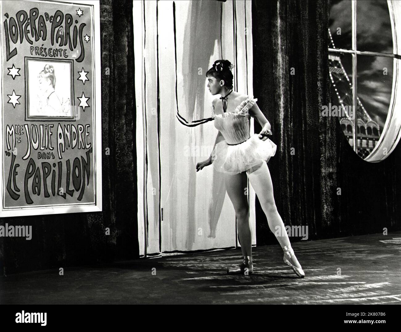 Leslie Caron Film: Daddy Long Legs (1955) Characters: Julie Andre  Director: Jean Negulesco 05 May 1955   **WARNING** This Photograph is for editorial use only and is the copyright of 20 CENTURY FOX and/or the Photographer assigned by the Film or Production Company and can only be reproduced by publications in conjunction with the promotion of the above Film. A Mandatory Credit To 20 CENTURY FOX is required. The Photographer should also be credited when known. No commercial use can be granted without written authority from the Film Company. Stock Photo