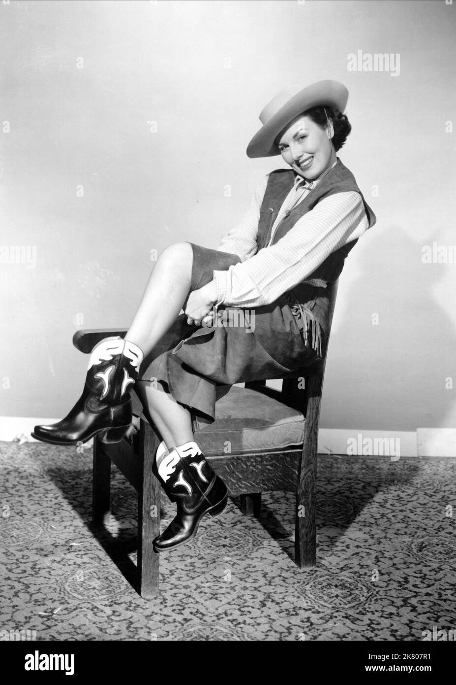 Sheila Ryan  Film Gold Raiders; The Stooges Go West (USA 1951) Characters: Laura Mason  Director: Edward Bernds 09 September 1951   **WARNING** This Photograph is for editorial use only and is the copyright of UNITED ARTISTS and/or the Photographer assigned by the  Film or Production Company and can only be reproduced by publications in conjunction with the promotion of the above  Film. A Mandatory Credit To UNITED ARTISTS is required. The Photographer should also be credited when known. No commercial use can be granted without written authority from the  Film Company. Stock Photo