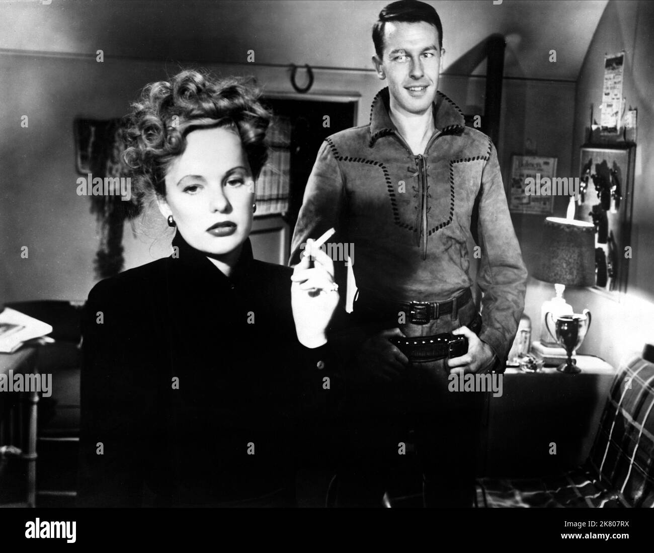 Peggy Cummins & John Dall Film: Gun Crazy (1950) Characters: Annie Laurie Starr, Barton Tare  Director: Joseph H. Lewis 20 January 1950   **WARNING** This Photograph is for editorial use only and is the copyright of KING BROTHERS PRODUCTIONS and/or the Photographer assigned by the Film or Production Company and can only be reproduced by publications in conjunction with the promotion of the above Film. A Mandatory Credit To KING BROTHERS PRODUCTIONS is required. The Photographer should also be credited when known. No commercial use can be granted without written authority from the Film Company. Stock Photo