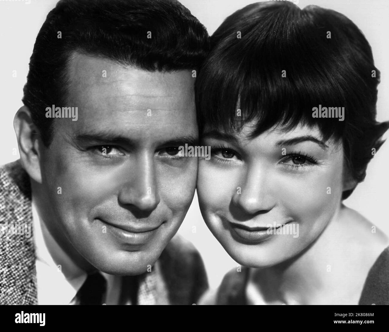 John Forsythe & Shirley Maclaine Film: The Trouble With Harry (USA 1955) Characters: Sam Marlowe & Jennifer Rogers  / Literaturverfilmung (Based On The Book By Jack Trevor Story) Director: Alfred Hitchcock 30 September 1955   **WARNING** This Photograph is for editorial use only and is the copyright of ALFRED J. HITCHCOCK PRODUCTIONS and/or the Photographer assigned by the Film or Production Company and can only be reproduced by publications in conjunction with the promotion of the above Film. A Mandatory Credit To ALFRED J. HITCHCOCK PRODUCTIONS is required. The Photographer should also be cr Stock Photo