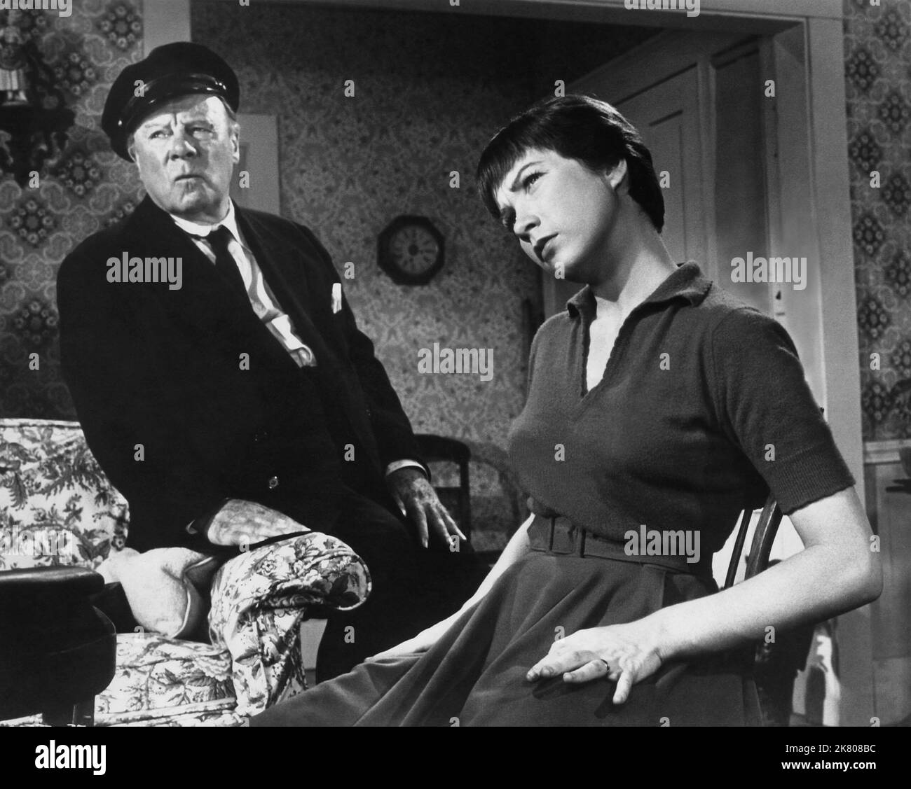 Edmund Gwenn & Shirley Maclaine Film: The Trouble With Harry (USA 1955) Characters: Capt. Albert Wiles & Jennifer Rogers  / Literaturverfilmung (Based On The Book By Jack Trevor Story) Director: Alfred Hitchcock 30 September 1955   **WARNING** This Photograph is for editorial use only and is the copyright of ALFRED J. HITCHCOCK PRODUCTIONS and/or the Photographer assigned by the Film or Production Company and can only be reproduced by publications in conjunction with the promotion of the above Film. A Mandatory Credit To ALFRED J. HITCHCOCK PRODUCTIONS is required. The Photographer should also Stock Photo