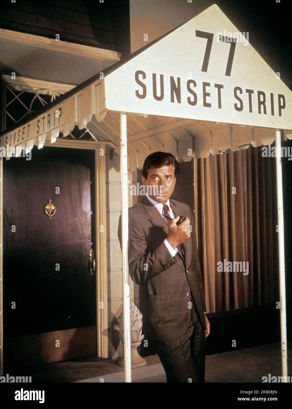 Efrem Zimbalist Jnr Film: 77 Sunset Strip (1959)   Director: Roy Huggins 10 October 1958   **WARNING** This Photograph is for editorial use only and is the copyright of WARNER BROS and/or the Photographer assigned by the Film or Production Company and can only be reproduced by publications in conjunction with the promotion of the above Film. A Mandatory Credit To WARNER BROS is required. The Photographer should also be credited when known. No commercial use can be granted without written authority from the Film Company. Stock Photo