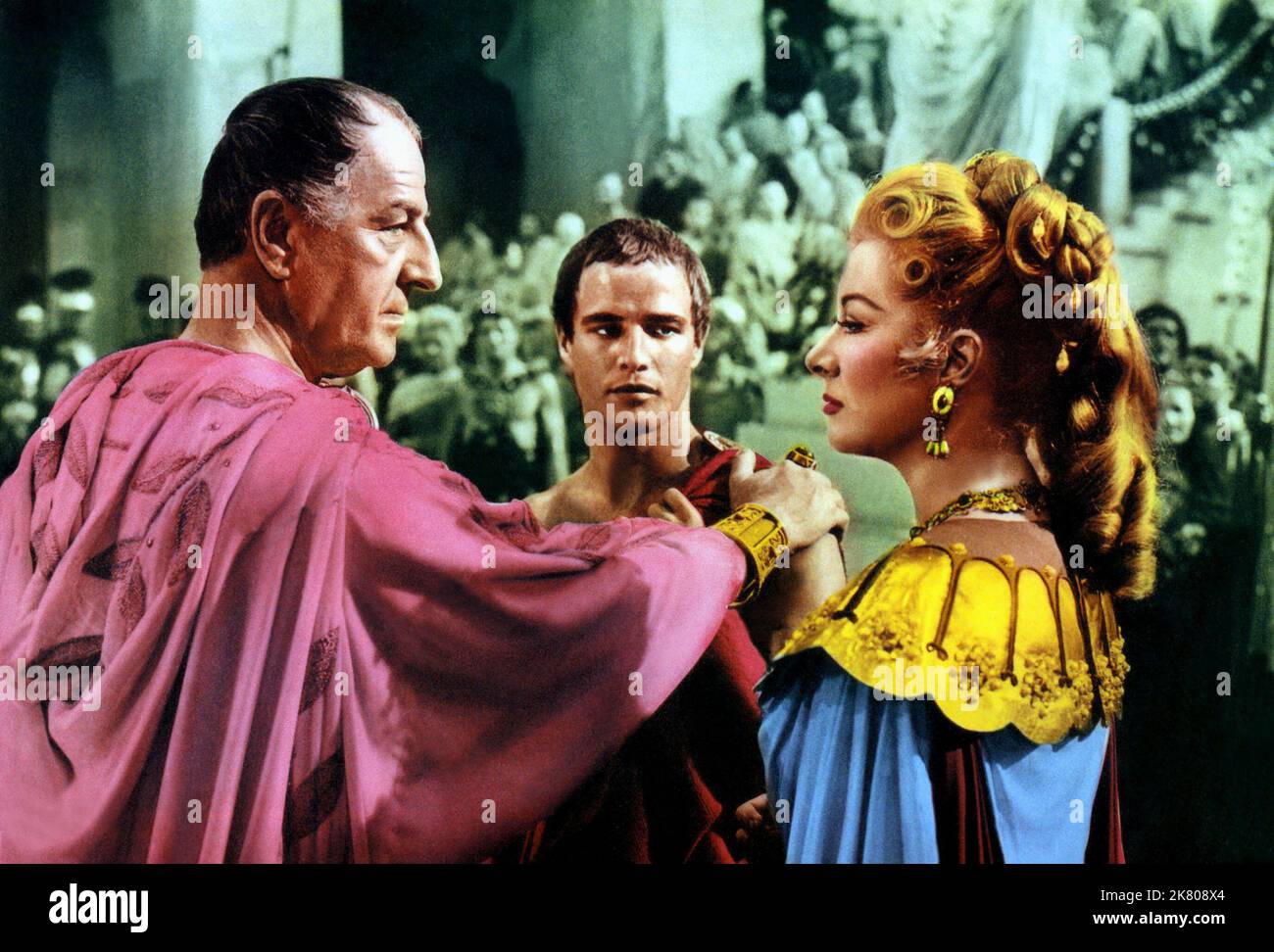 Louis Calhern, Marlon Brando, Greer Garson Film: Julius Caesar (USA 1953) Characters: Julius Caesar,Mark Antony,Calpurnia  Director: Joseph L. Mankiewicz 08 May 1953   **WARNING** This Photograph is for editorial use only and is the copyright of MGM and/or the Photographer assigned by the Film or Production Company and can only be reproduced by publications in conjunction with the promotion of the above Film. A Mandatory Credit To MGM is required. The Photographer should also be credited when known. No commercial use can be granted without written authority from the Film Company. Stock Photo