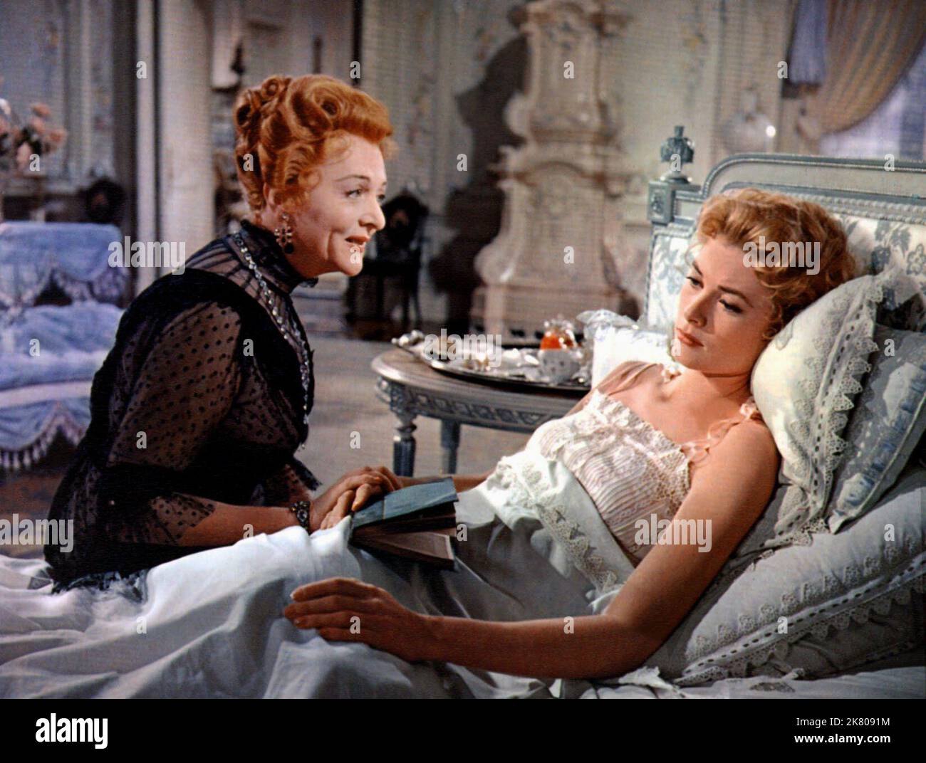 Estelle Winwood & Grace Kelly Film: The Swan (USA 1956)   Director: Charles Vidor 18 April 1956   **WARNING** This Photograph is for editorial use only and is the copyright of MGM and/or the Photographer assigned by the Film or Production Company and can only be reproduced by publications in conjunction with the promotion of the above Film. A Mandatory Credit To MGM is required. The Photographer should also be credited when known. No commercial use can be granted without written authority from the Film Company. Stock Photo