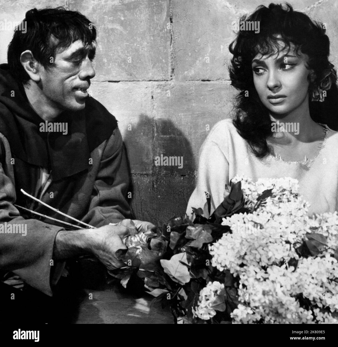 Anthony Quinn & Gina Lollobrigida Film: Notre Dame De Paris; The Hunchback Of Notre Dame (1956) Characters: Quasimodo & Esmeralda  Director: Jean Delannoy 19 December 1956   **WARNING** This Photograph is for editorial use only and is the copyright of ALLIED ARTISTS and/or the Photographer assigned by the Film or Production Company and can only be reproduced by publications in conjunction with the promotion of the above Film. A Mandatory Credit To ALLIED ARTISTS is required. The Photographer should also be credited when known. No commercial use can be granted without written authority from the Stock Photo