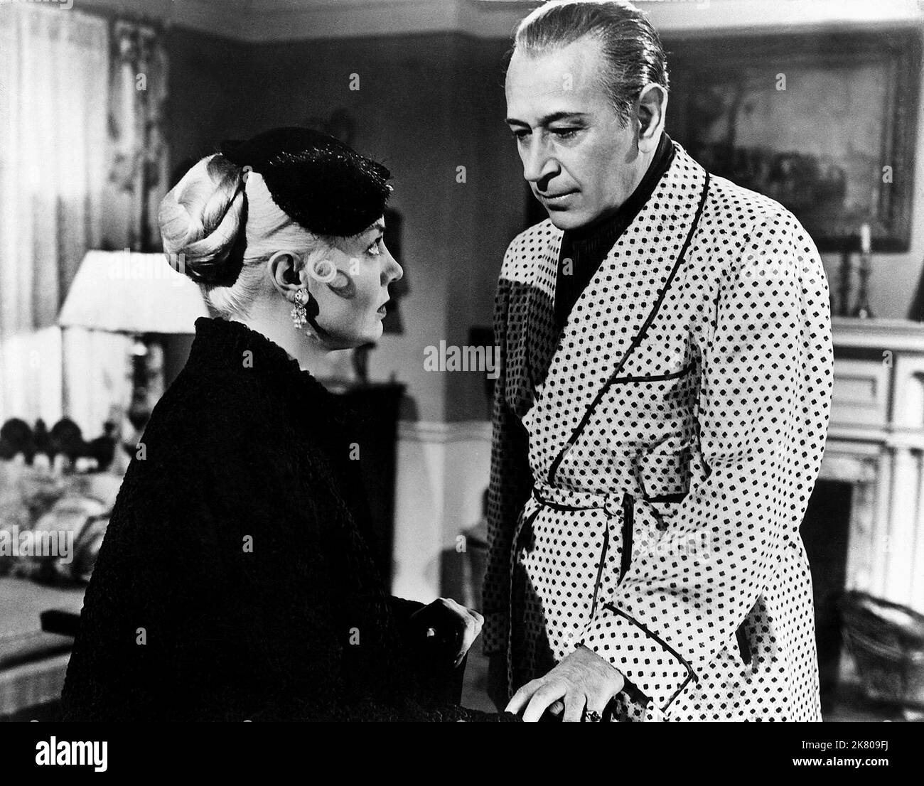 Audrey Totter & George Raft Film: A Bullet For Joey (1955) Characters: Joyce Geary & Joe Victor aka Steiner  Director: Lewis Allen 15 April 1955   **WARNING** This Photograph is for editorial use only and is the copyright of UNITED ARTISTS and/or the Photographer assigned by the Film or Production Company and can only be reproduced by publications in conjunction with the promotion of the above Film. A Mandatory Credit To UNITED ARTISTS is required. The Photographer should also be credited when known. No commercial use can be granted without written authority from the Film Company. Stock Photo