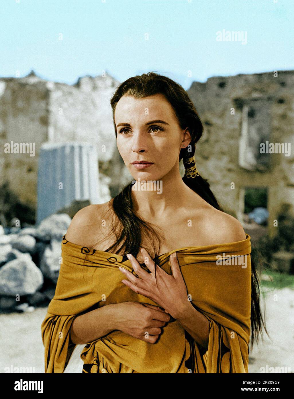 Claire Bloom Film: Alexander The Great (1950) Characters: Barsine  Director: Robert Rossen 28 March 1956   **WARNING** This Photograph is for editorial use only and is the copyright of UNITED ARTISTS and/or the Photographer assigned by the Film or Production Company and can only be reproduced by publications in conjunction with the promotion of the above Film. A Mandatory Credit To UNITED ARTISTS is required. The Photographer should also be credited when known. No commercial use can be granted without written authority from the Film Company. Stock Photo