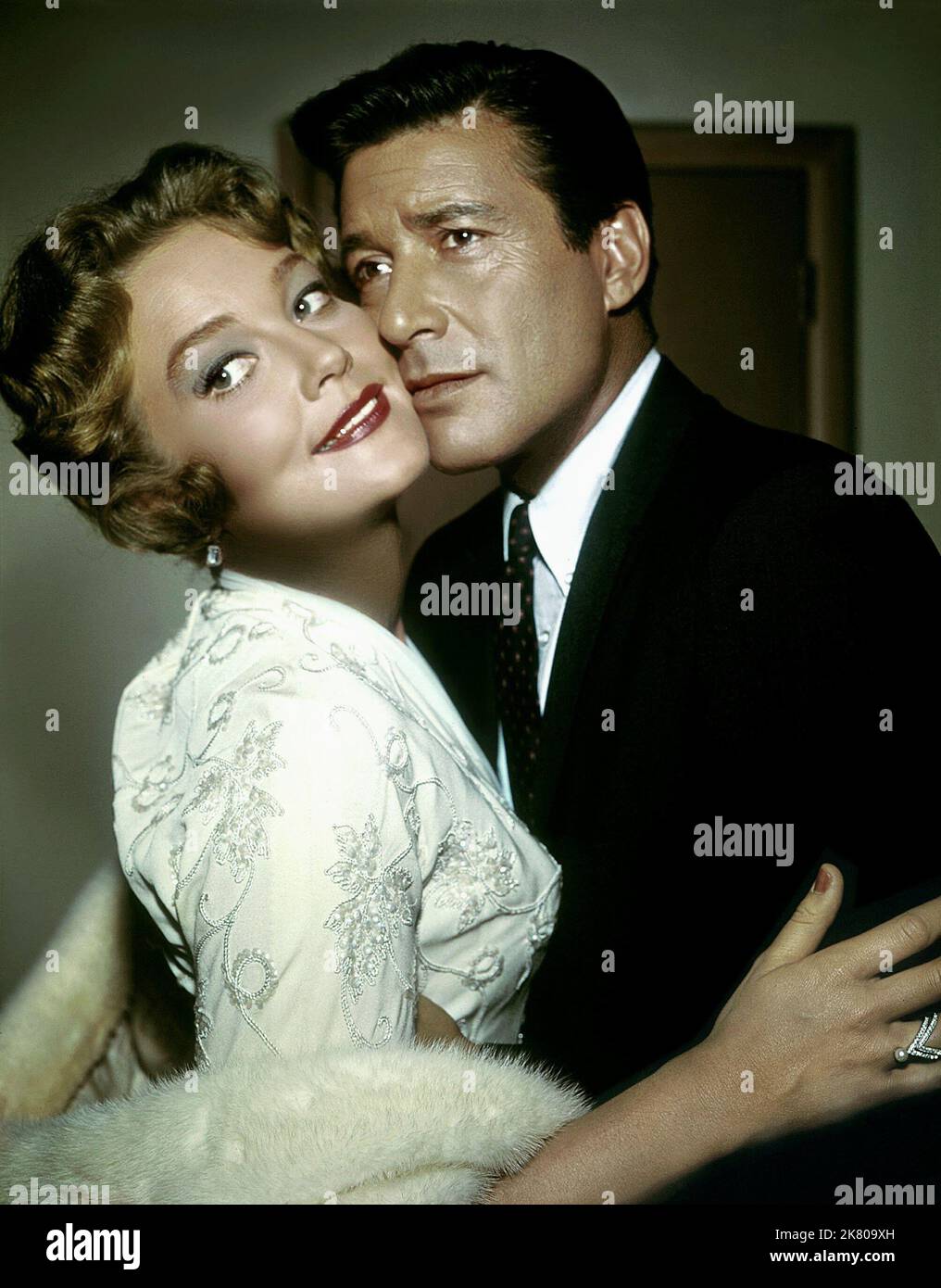 Patrice Wymore,Efrem Zimbalist Jnr Television: 77 Sunset Strip (1958)   Director: Roy Huggins 10 October 1958   **WARNING** This Photograph is for editorial use only and is the copyright of WARNER BROS and/or the Photographer assigned by the Film or Production Company and can only be reproduced by publications in conjunction with the promotion of the above Film. A Mandatory Credit To WARNER BROS is required. The Photographer should also be credited when known. No commercial use can be granted without written authority from the Film Company. Stock Photo
