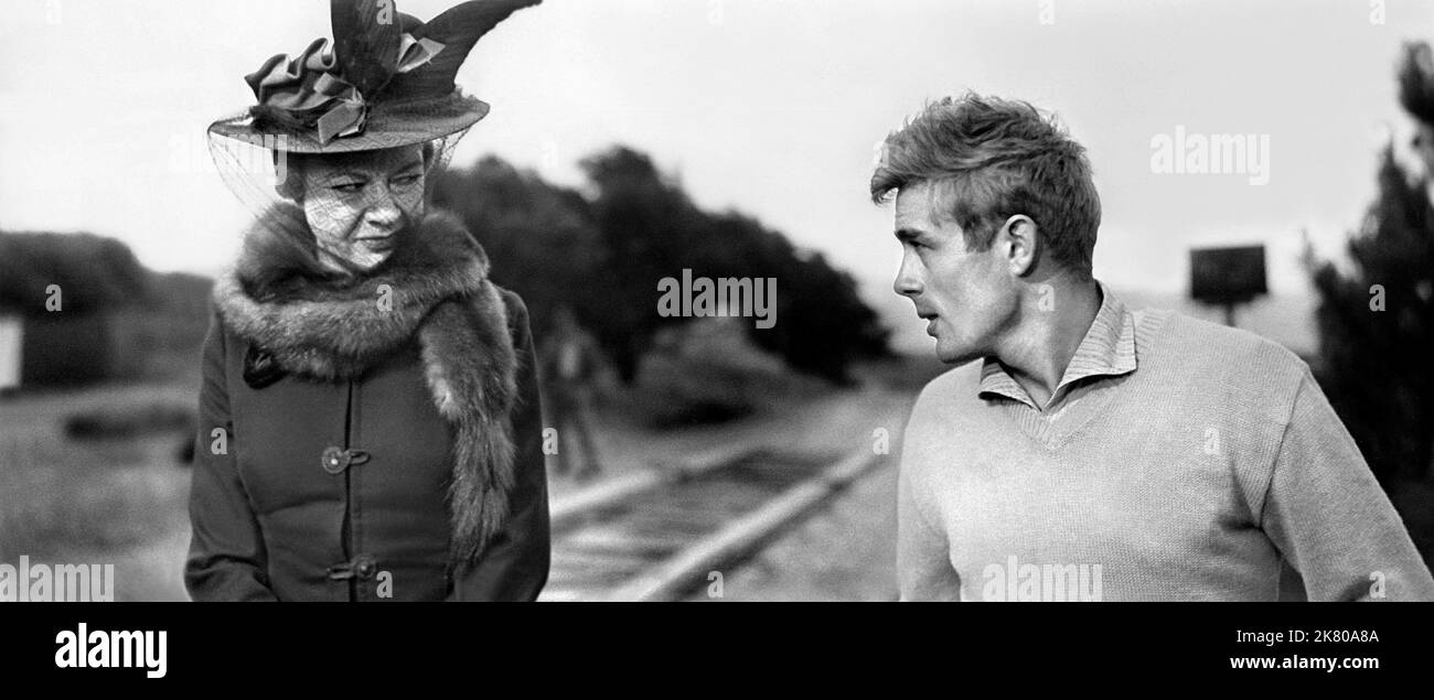 Jo Van Fleet & James Dean Film: East Of Eden (USA 1955) Characters: Kate & Cal Trask  / Literaturverfilmung (Based On The Novel By John Steinbeck) Director: Elia Kazan 09 March 1955   **WARNING** This Photograph is for editorial use only and is the copyright of WARNER BROS. and/or the Photographer assigned by the Film or Production Company and can only be reproduced by publications in conjunction with the promotion of the above Film. A Mandatory Credit To WARNER BROS. is required. The Photographer should also be credited when known. No commercial use can be granted without written authority fr Stock Photo