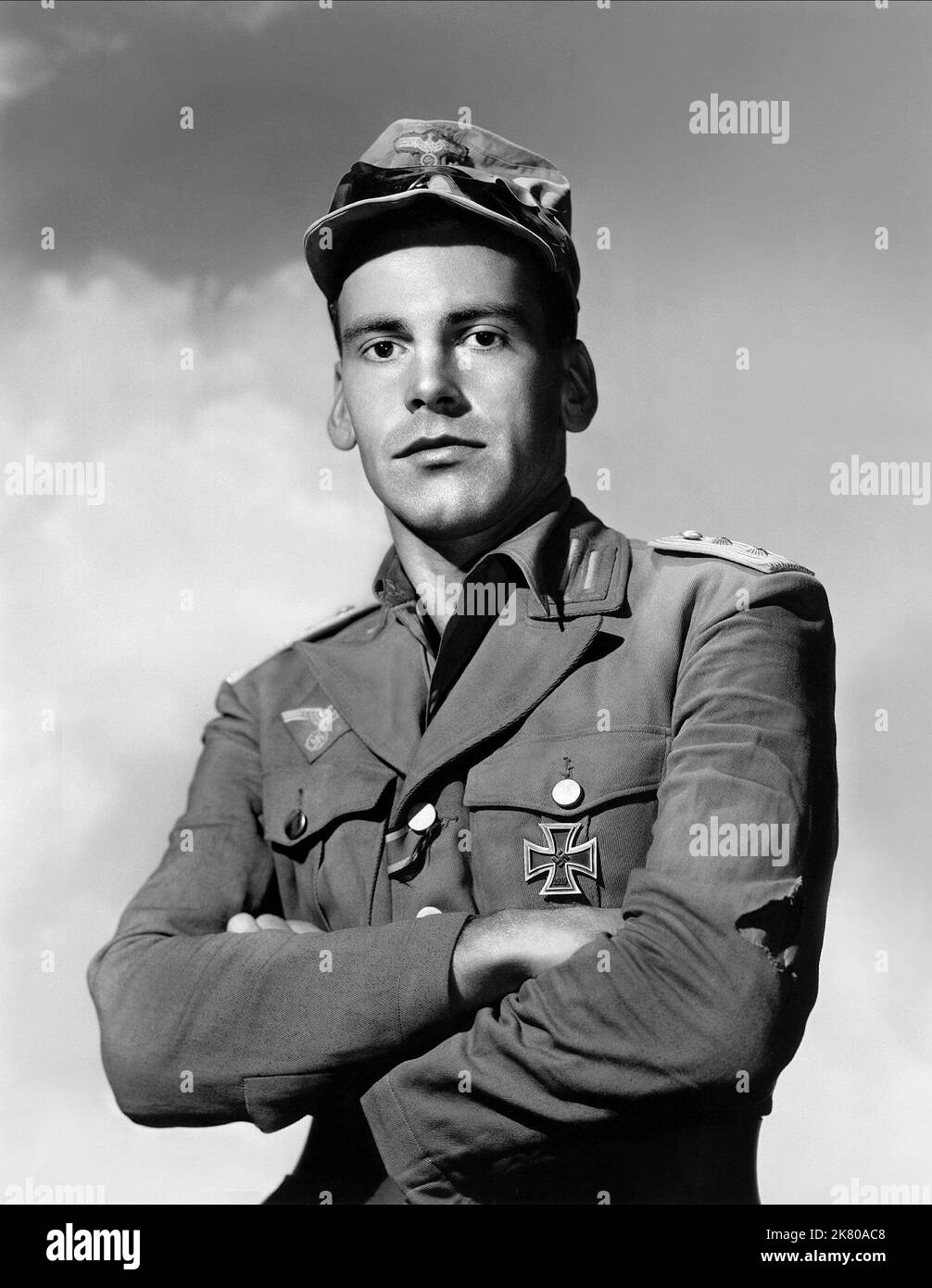 Maximilian Schell Film: The Young Lions (1954) Characters: Capt. Hardenberg  Director: Edward Dmytryk 01 April 1958   **WARNING** This Photograph is for editorial use only and is the copyright of 20 CENTURY FOX and/or the Photographer assigned by the Film or Production Company and can only be reproduced by publications in conjunction with the promotion of the above Film. A Mandatory Credit To 20 CENTURY FOX is required. The Photographer should also be credited when known. No commercial use can be granted without written authority from the Film Company. Stock Photo
