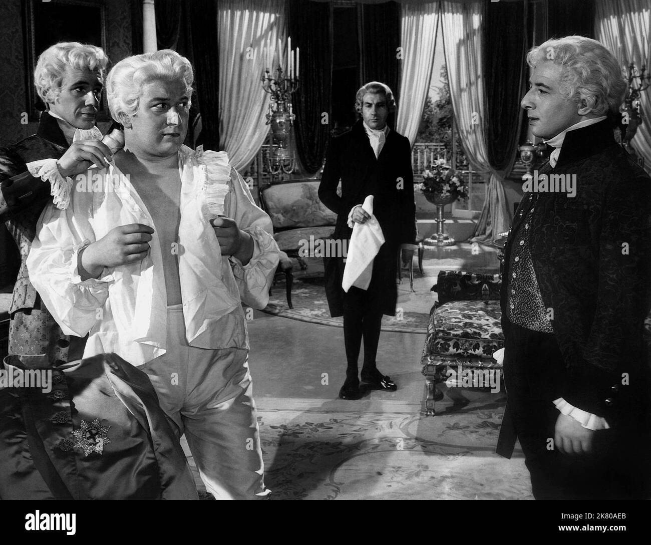 Peter Ustinov & Paul Rogers Film: Beau Brummell (USA 1955) Characters: George IV Prince of Wales & William Pitt  Director: Curtis Bernhardt 06 October 1954   **WARNING** This Photograph is for editorial use only and is the copyright of MGM and/or the Photographer assigned by the Film or Production Company and can only be reproduced by publications in conjunction with the promotion of the above Film. A Mandatory Credit To MGM is required. The Photographer should also be credited when known. No commercial use can be granted without written authority from the Film Company. Stock Photo