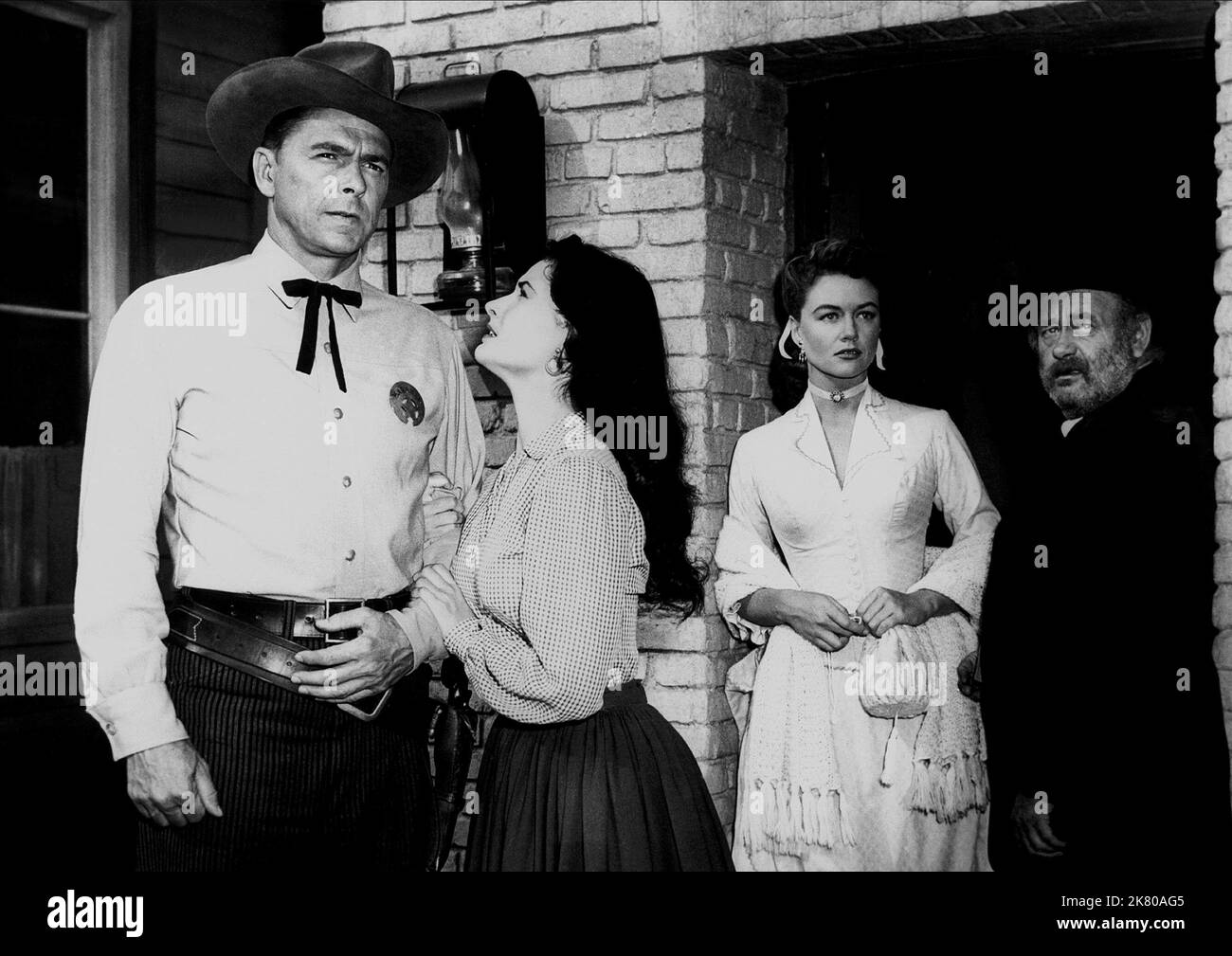 Ronald Reagan, Ruth Hampton, Dorothy Malone & Chubby Johnson Film: Law And Order (1953) Characters: Frame Johnson,Maria Durling,Jeannie & Denver Cahoon  Director: Nathan Juran 01 May 1953   **WARNING** This Photograph is for editorial use only and is the copyright of UI and/or the Photographer assigned by the Film or Production Company and can only be reproduced by publications in conjunction with the promotion of the above Film. A Mandatory Credit To UI is required. The Photographer should also be credited when known. No commercial use can be granted without written authority from the Film Co Stock Photo