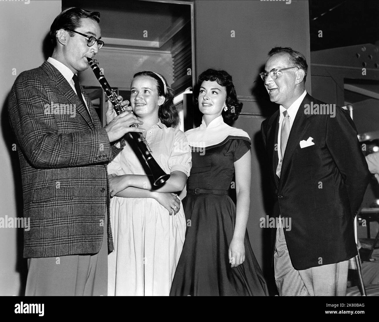Steve Allen, Rachel Goodman, Donna Reed & Benny Goodman Film: The Benny Goodman Story (1957) Characters: Benny Goodman, Alice Hammond  Director: Valentine Davis 01 December 1955   **WARNING** This Photograph is for editorial use only and is the copyright of UI and/or the Photographer assigned by the Film or Production Company and can only be reproduced by publications in conjunction with the promotion of the above Film. A Mandatory Credit To UI is required. The Photographer should also be credited when known. No commercial use can be granted without written authority from the Film Company. Stock Photo